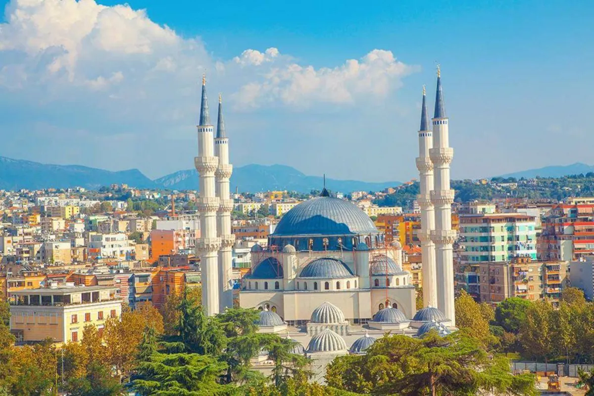 رمضان حول العالم: عادات مسلمي ألبانيا، في إفطار رمضان يتناولون اللحوم الجافة، وينامون مبكراً اعتماداً على قرع الطبول في السحور 