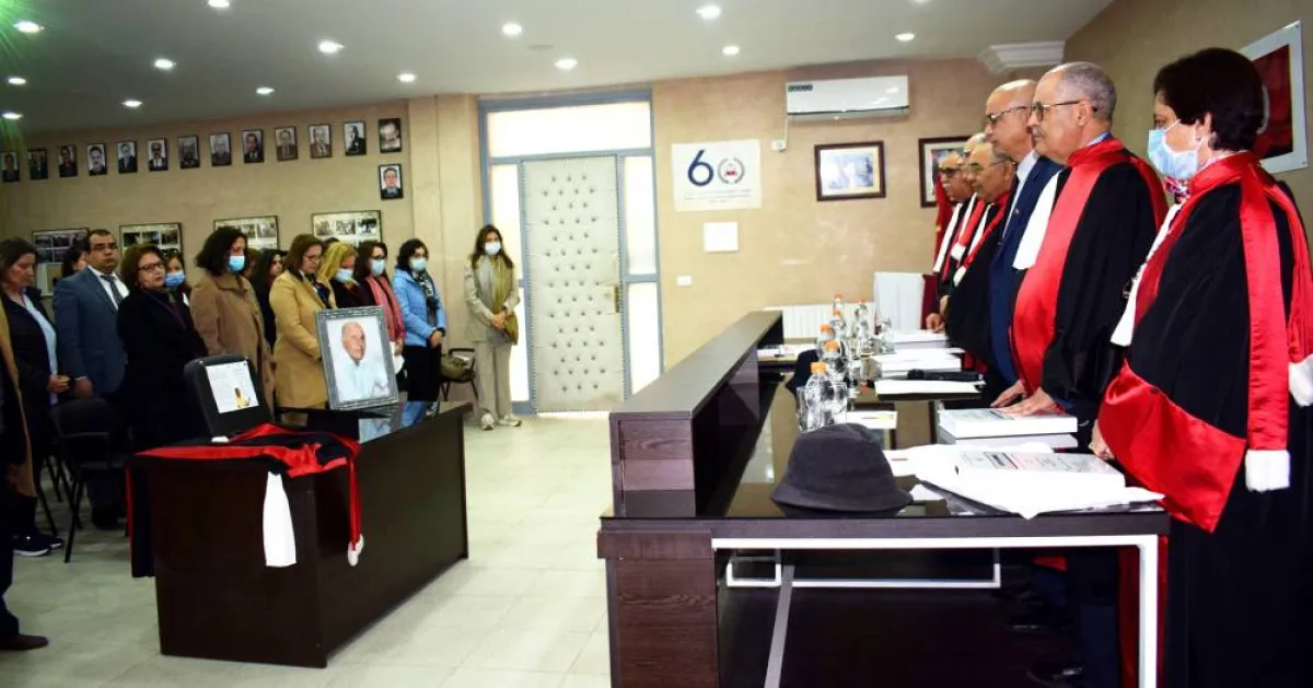 اللجنة العلمية التي ناقشت الاطروحة