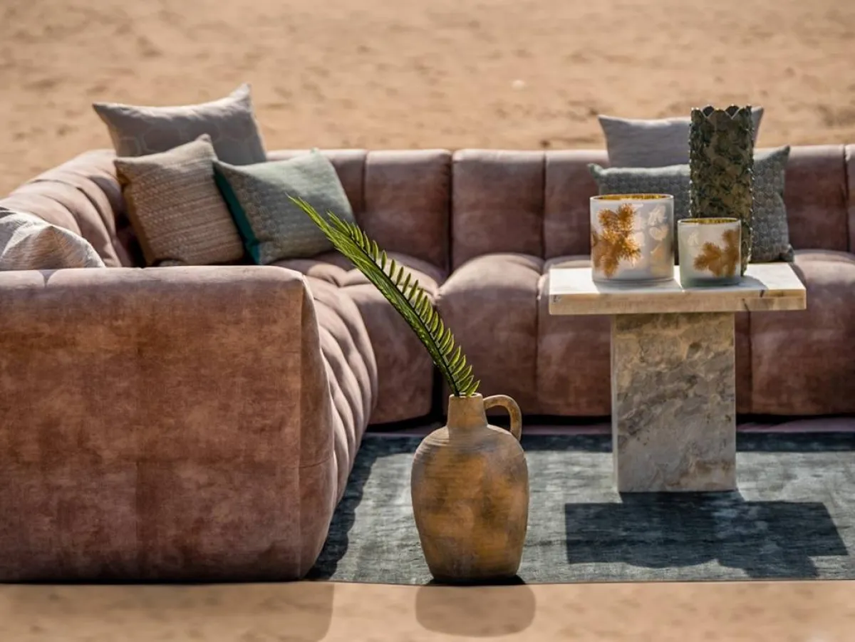  جوّ هادئ وودود مع الأثاث الفاخر من "شاتلز آند مور"