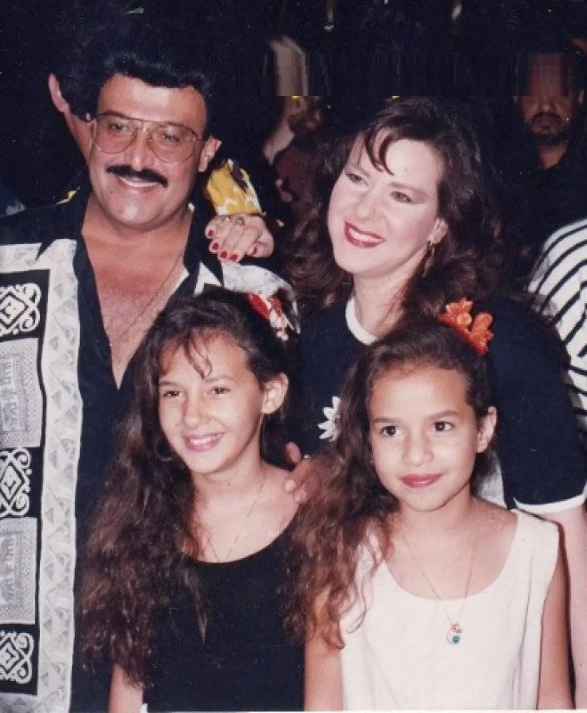 إيمي سمير غانم ودنيا والراحلان سمير غانم ودلال - الصورة من حساب  إيمي على فيسبوك