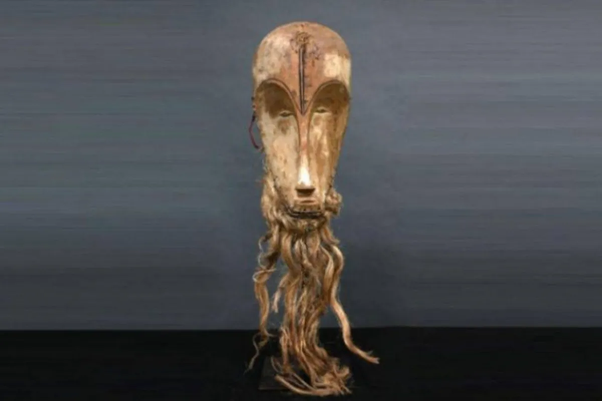 قناع أفريقي أثري