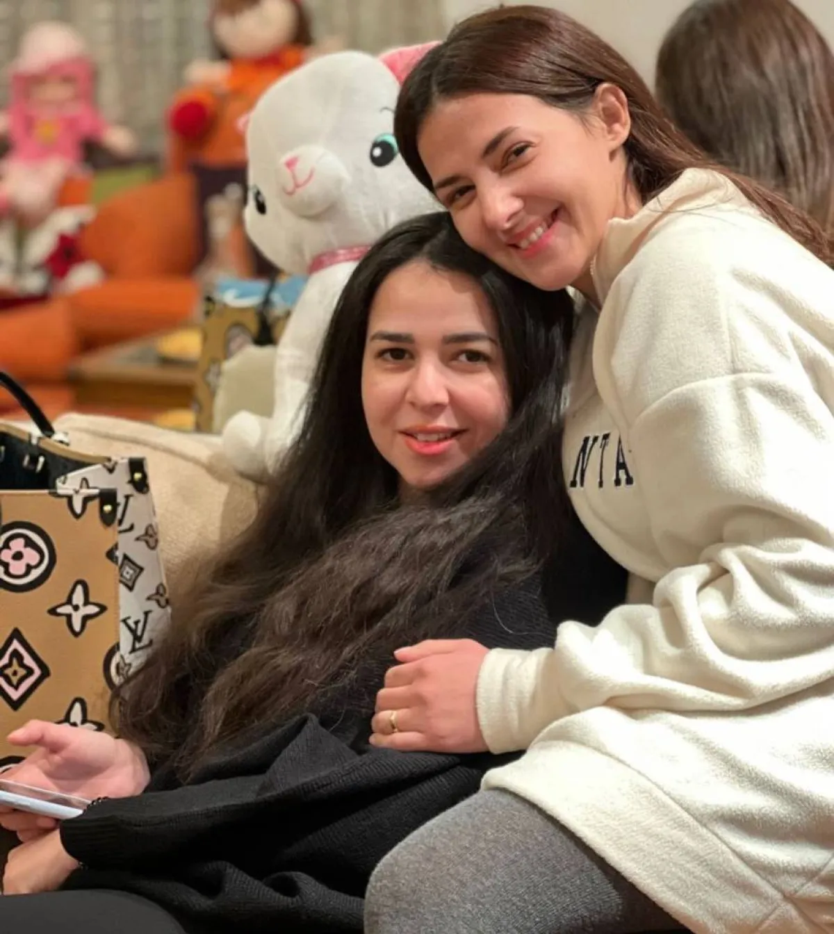 دنيا وإيمي سمير غانم - الصورة من حساب دنيا على انستغرام