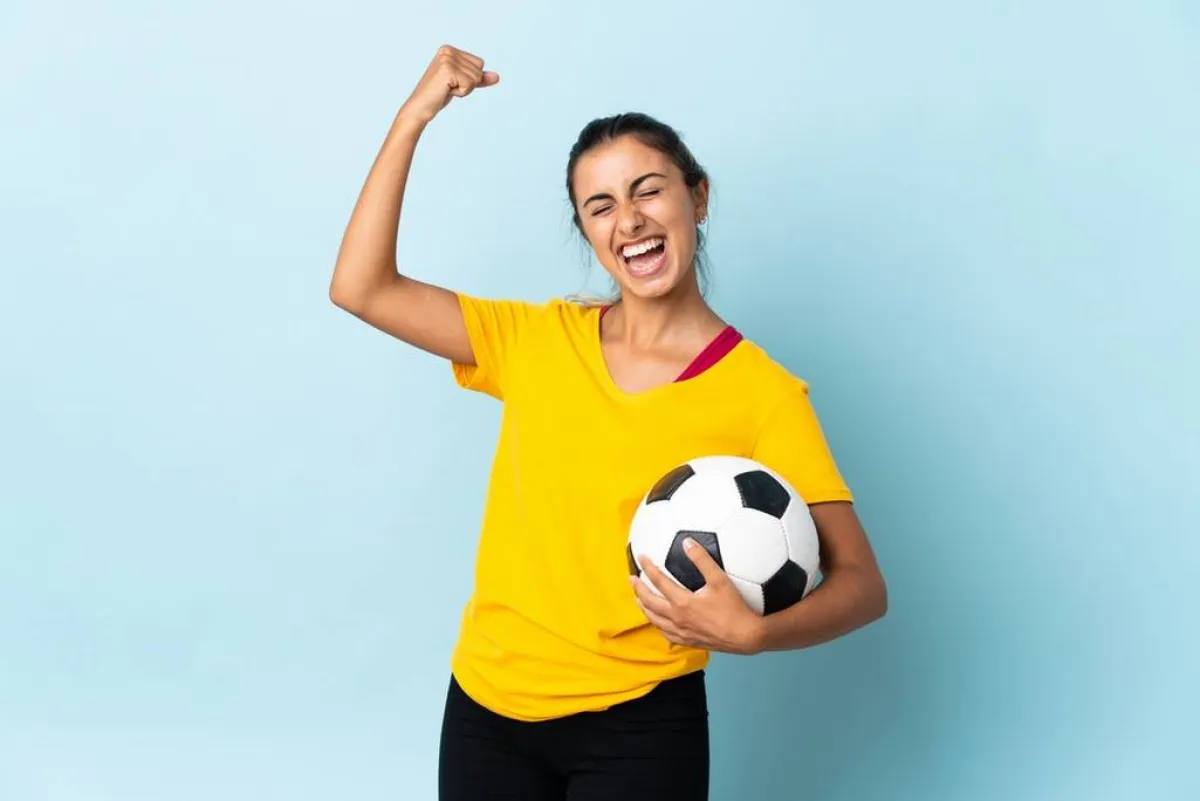 في المباريات ذات الطابع الدولي، يُمثّل جمهور الفريق المتنافس واجهة البلد