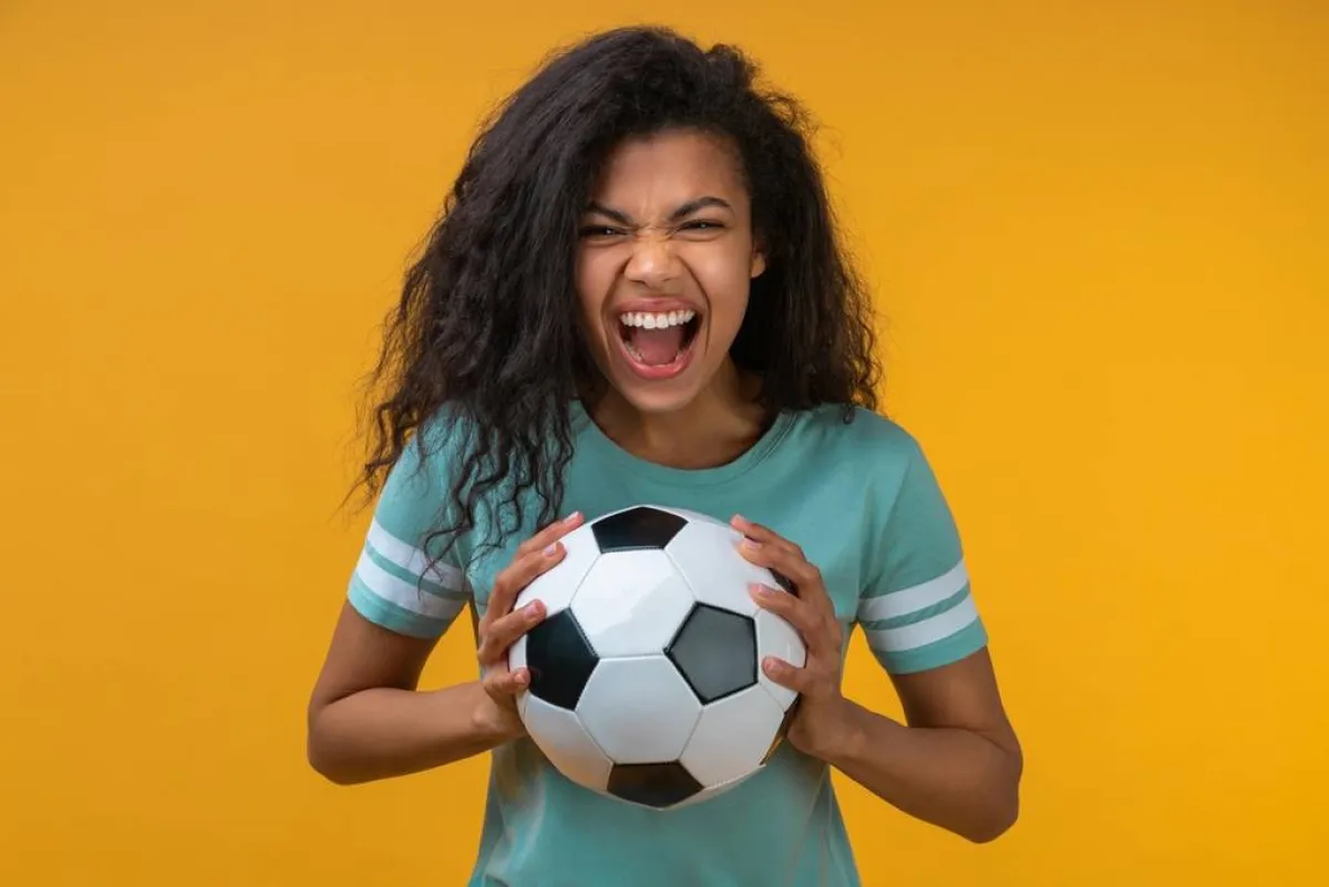 إهانة مشجعي الفريق الضيف على أرض البلد، هو تصرّف مسيء للدولة على مستوى العالم 