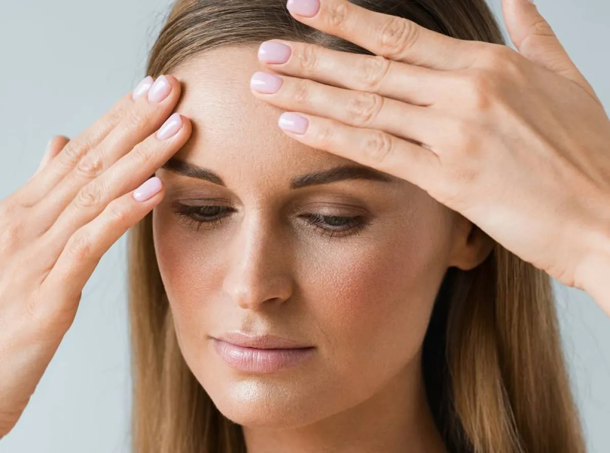 الخطوط البيضاء على الوجه