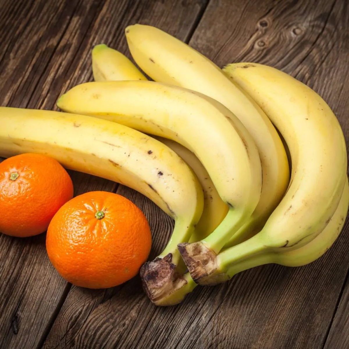 صورة لفاكهة الموز واليوسفي