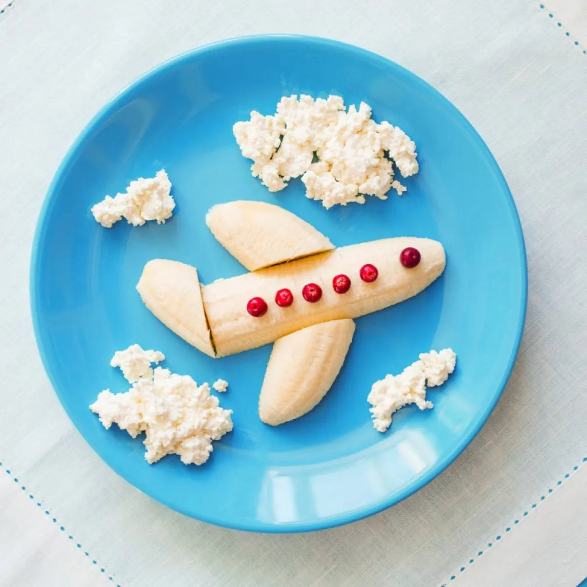 صورة لطبق مزين بالموز