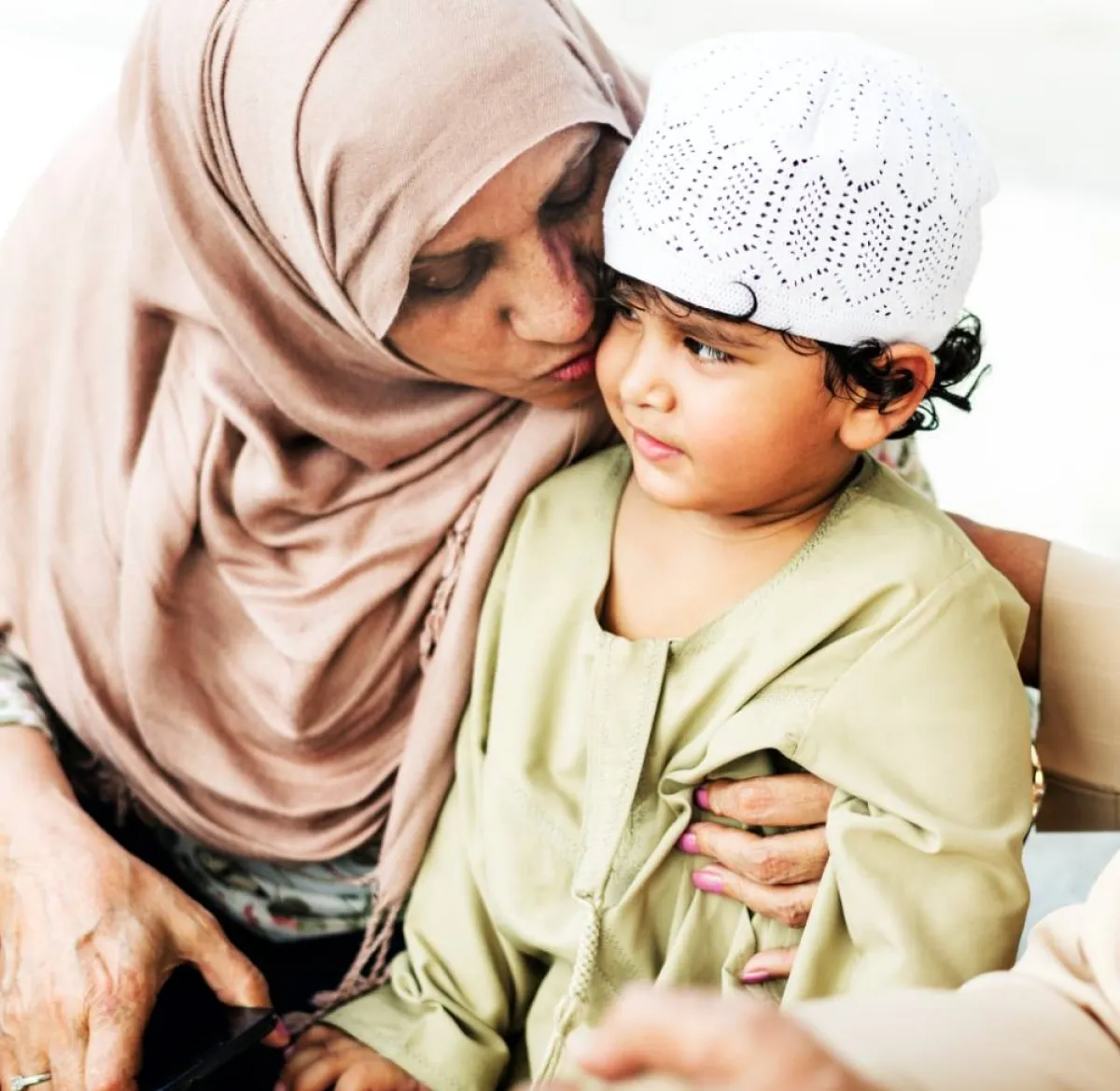 صورة لطفل يتدرب على الصوم