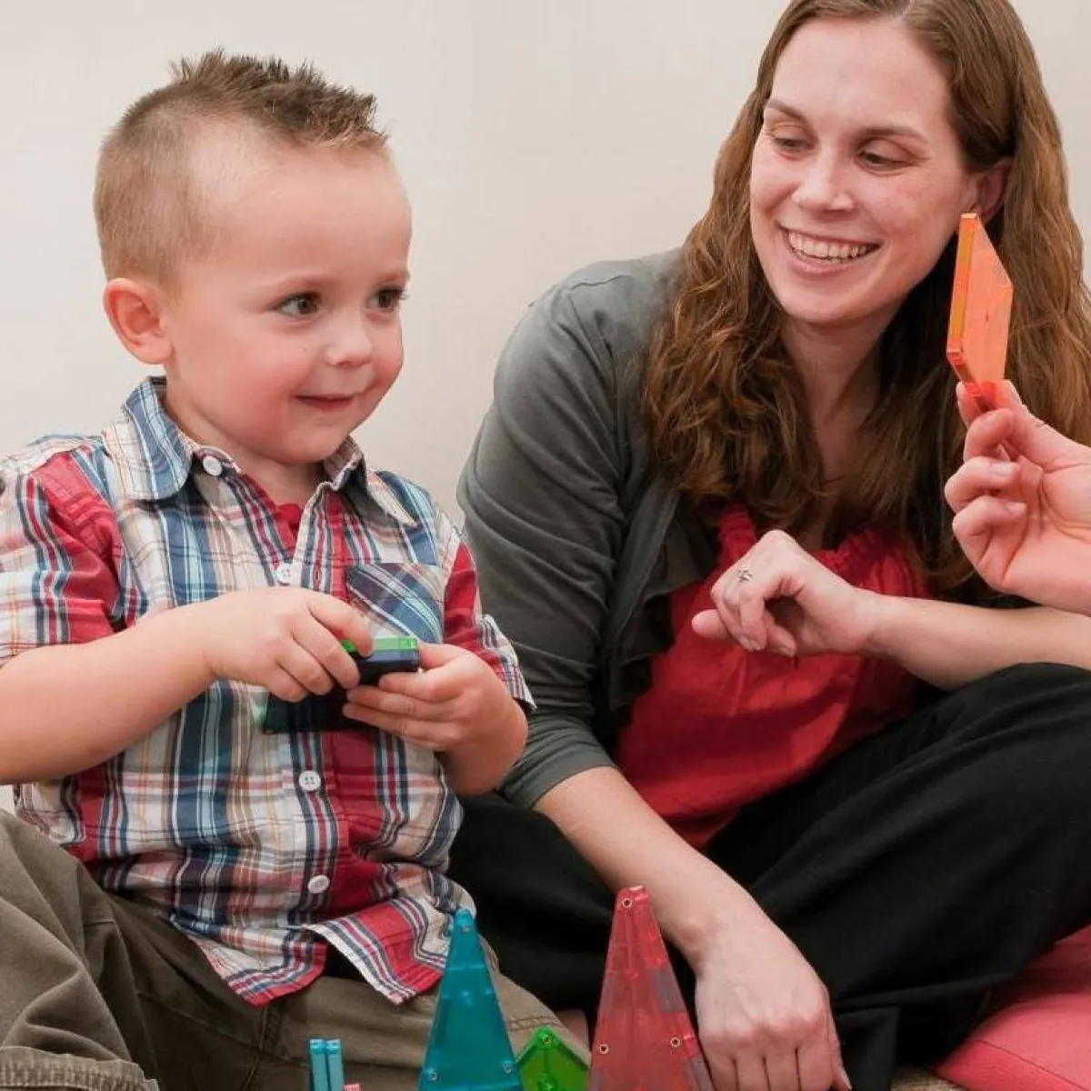 صورة لطفل وأمه