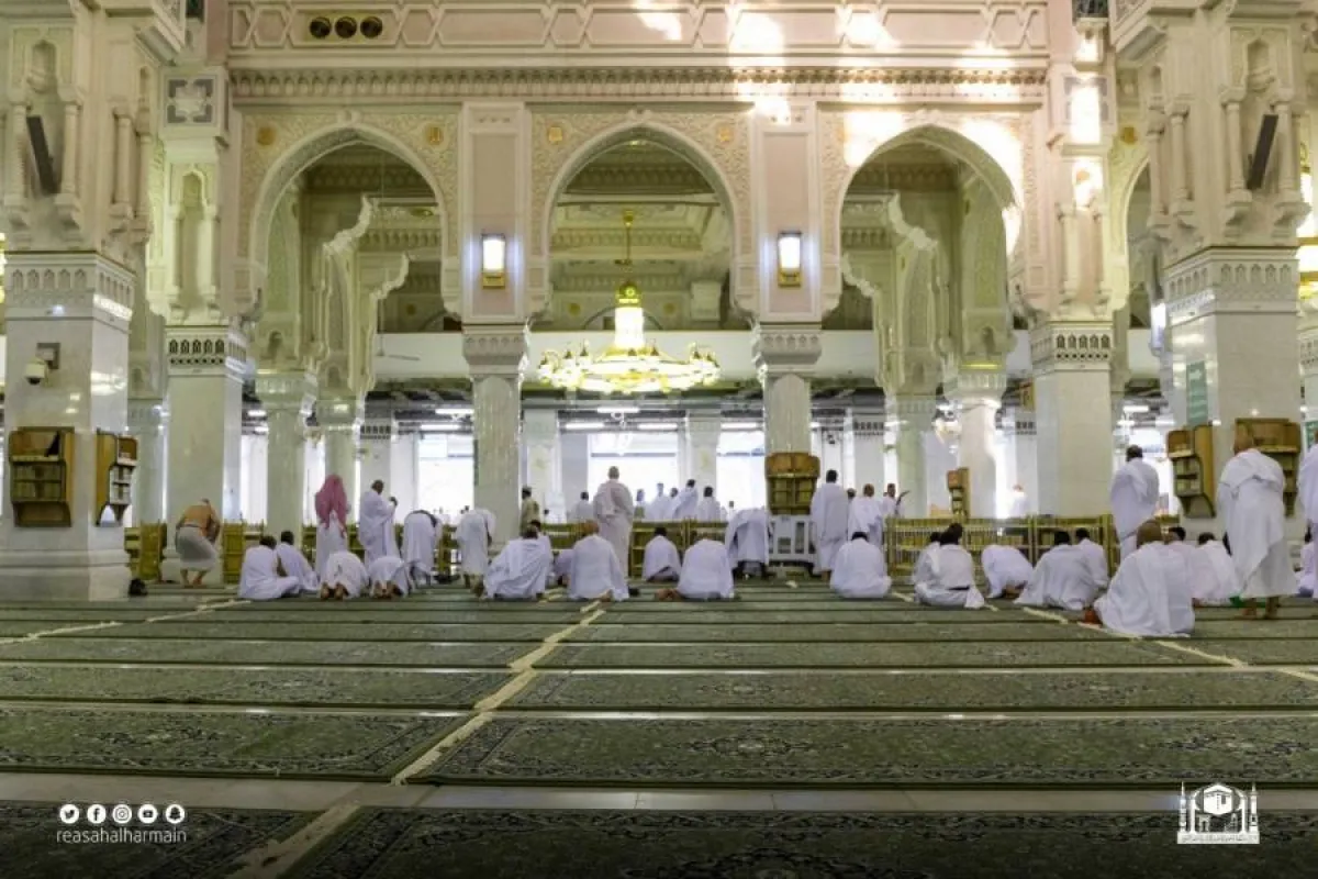 25 ألف سجادة جديدة تزين المسجد الحرام - الصورة من موقع رئاسة شؤون الحرمين