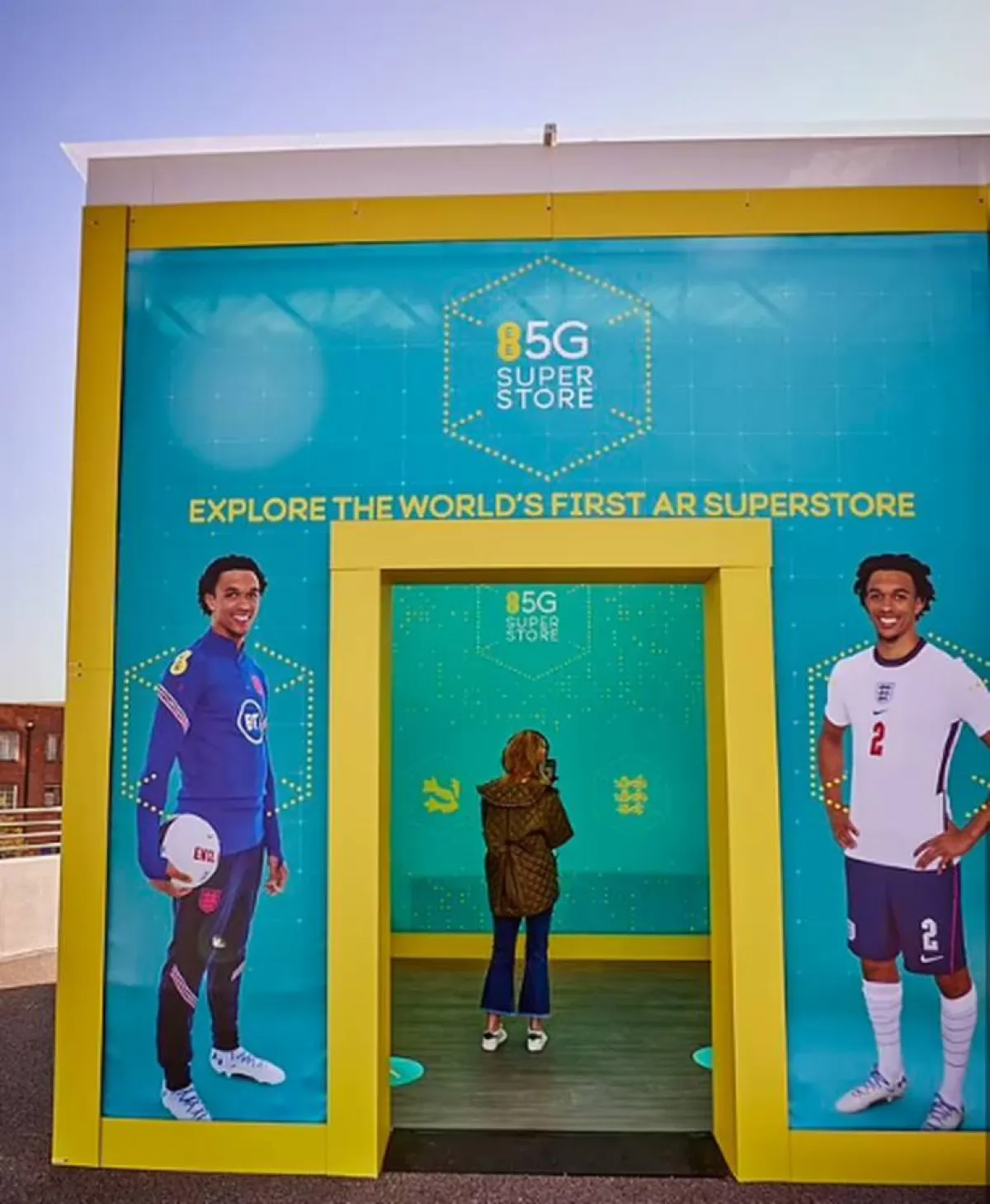 تعرف على تفاصيل إطلاق أول متجر للواقع المعزز فى العالم باستاد إنجليزى