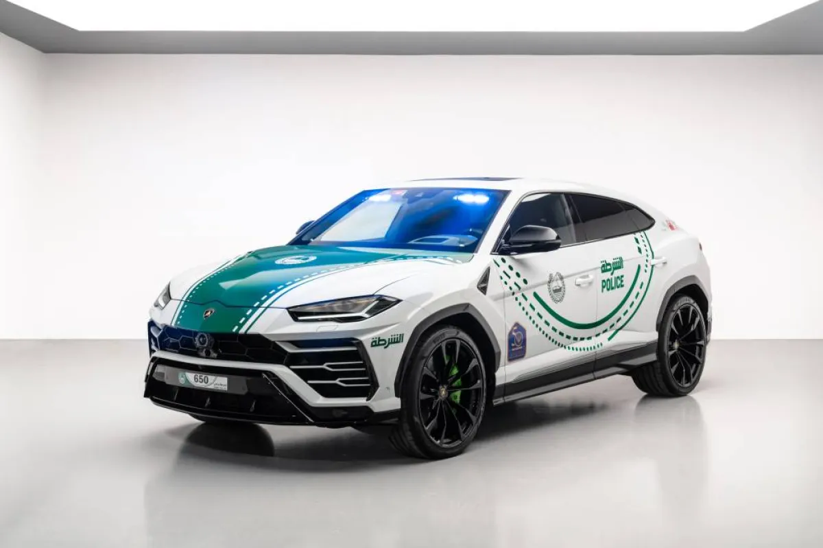 شرطة دبي تعزّز أسطولها بـ"لامبورغيني أوروس"