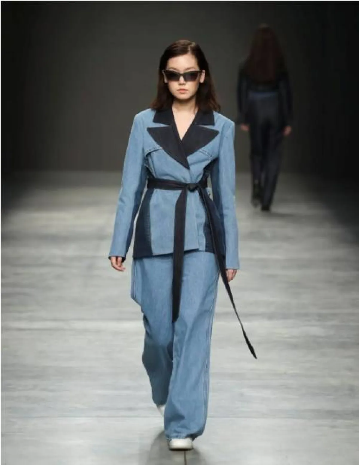 سروال جينز واسع من بي أل سي في  Blcv