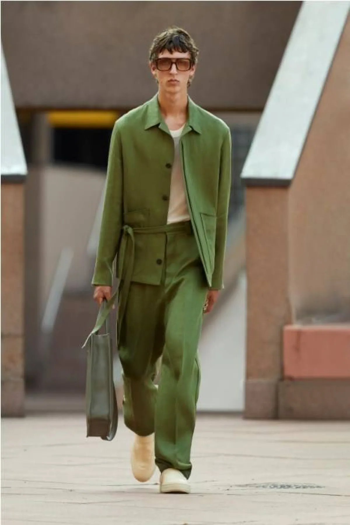 نظارات شمسية باللون البني من ارمينيغيلدو زيغنا  Ermenegildo Zegna