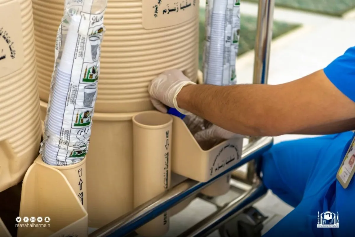 (100) عينة عشوائية يومياً لفحص ماء زمزم خلال شهر رمضان بالمسجد الحرام