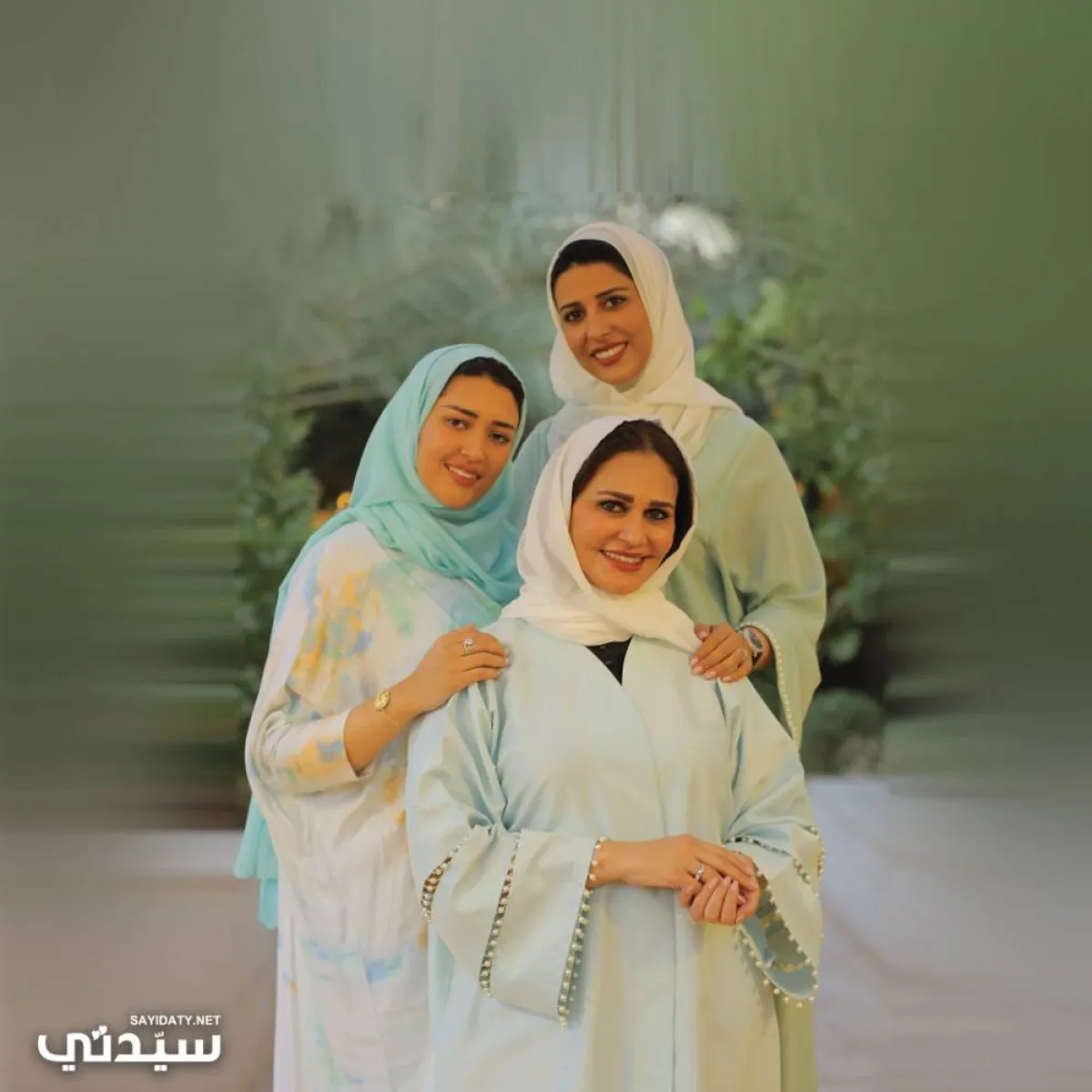 تغريد الطاسان مع ابنتيها هند الزامل ونورة الزامل