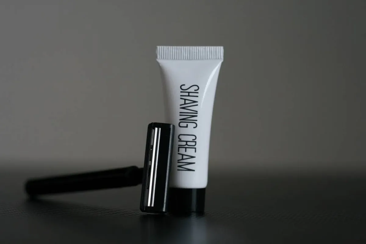 كريم الحلاقة ينزع بقع الحبر عن السجّاد