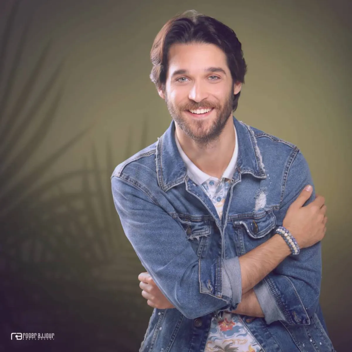 فارس ياغي بجاكيت جينز شبابي  