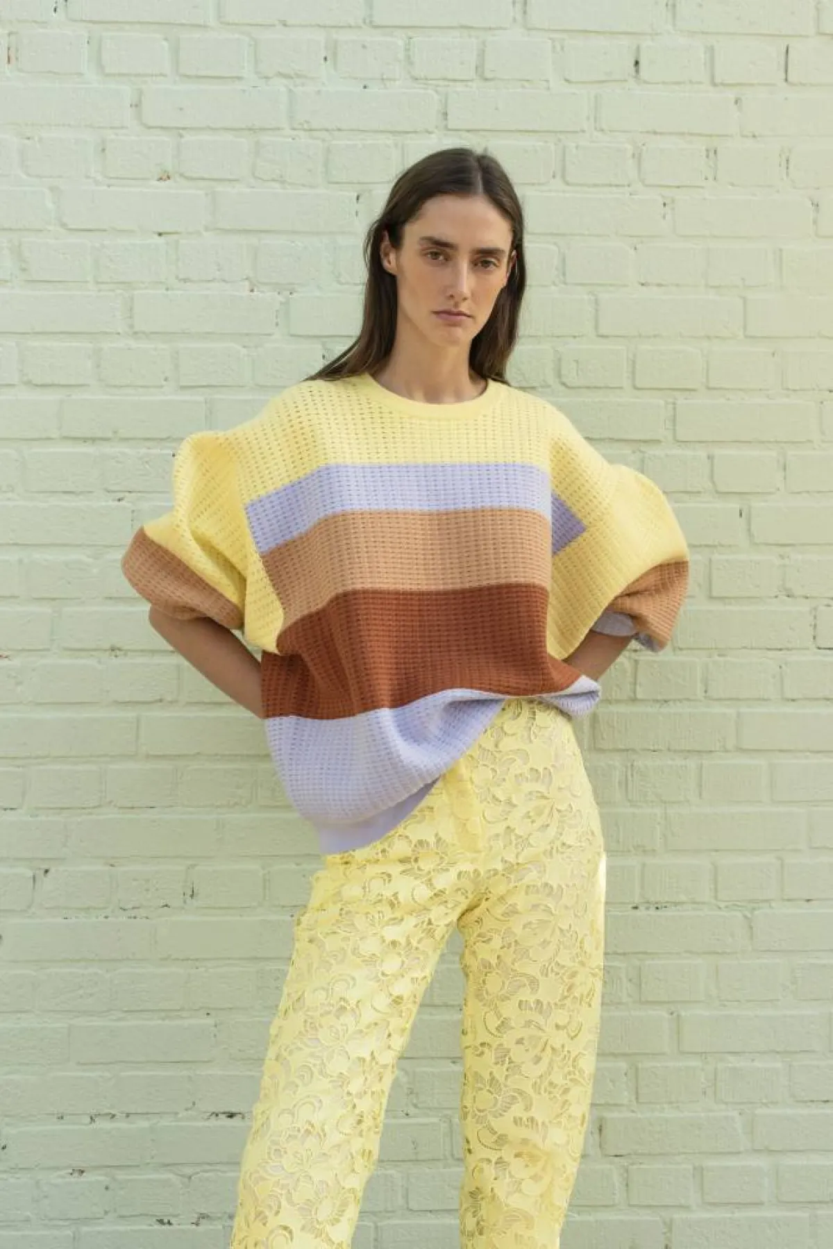 بنطلون باللون الأصفر الباستيل من  اكنافاس Aknvas  