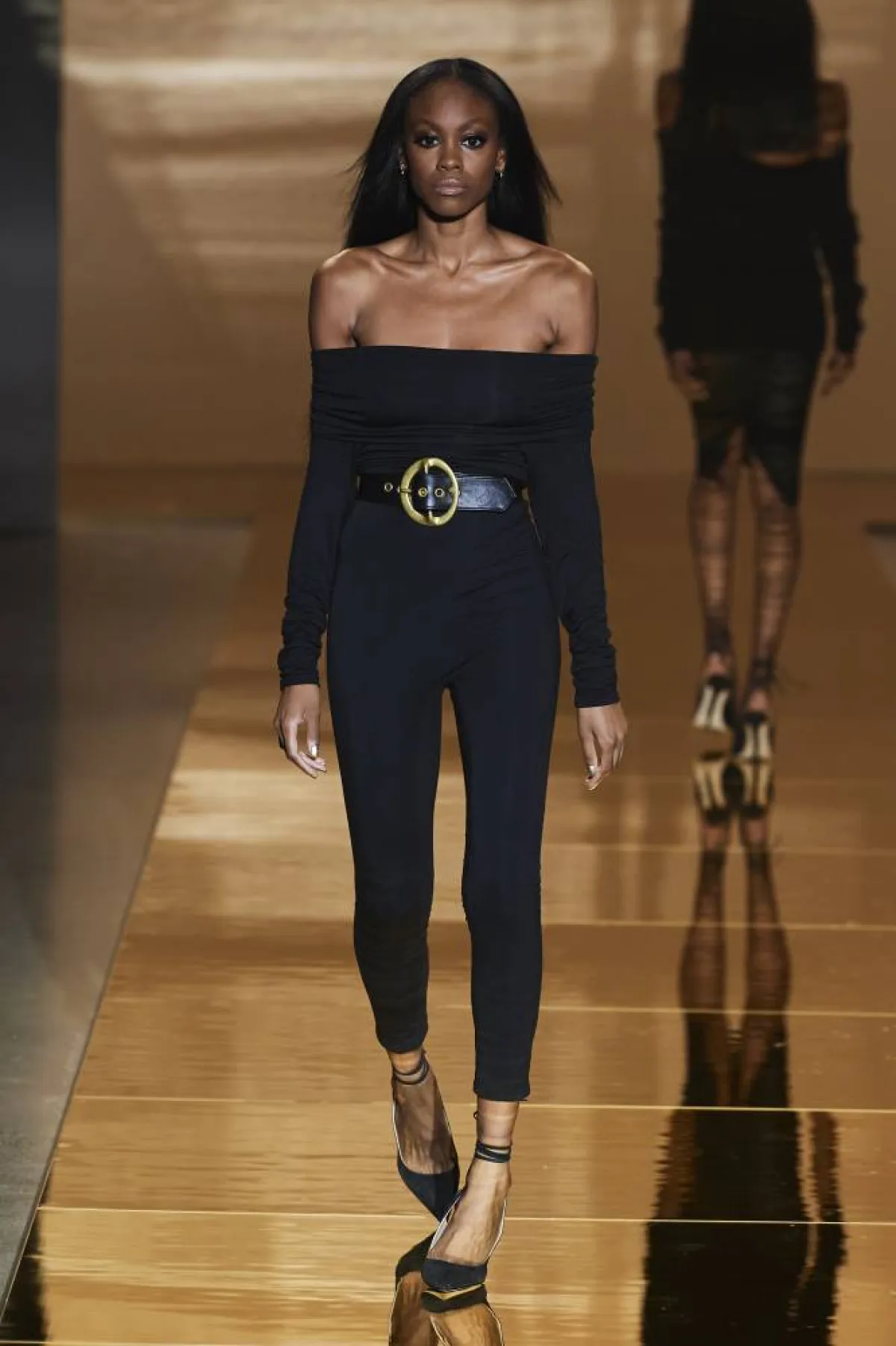 جمبسوت باللون الأسود من سيرجيو هادسون Sergio Hudson 