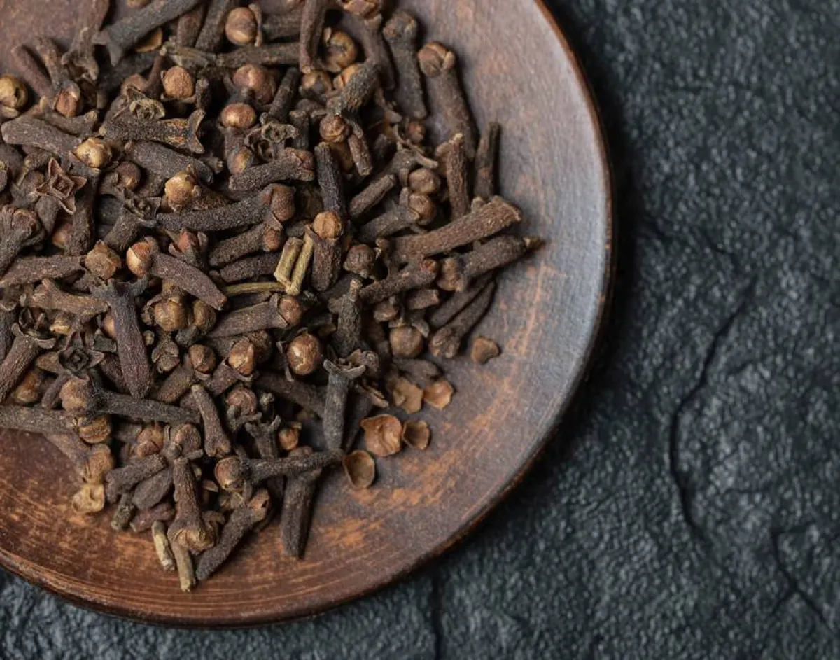 قرنفل للحواجب 