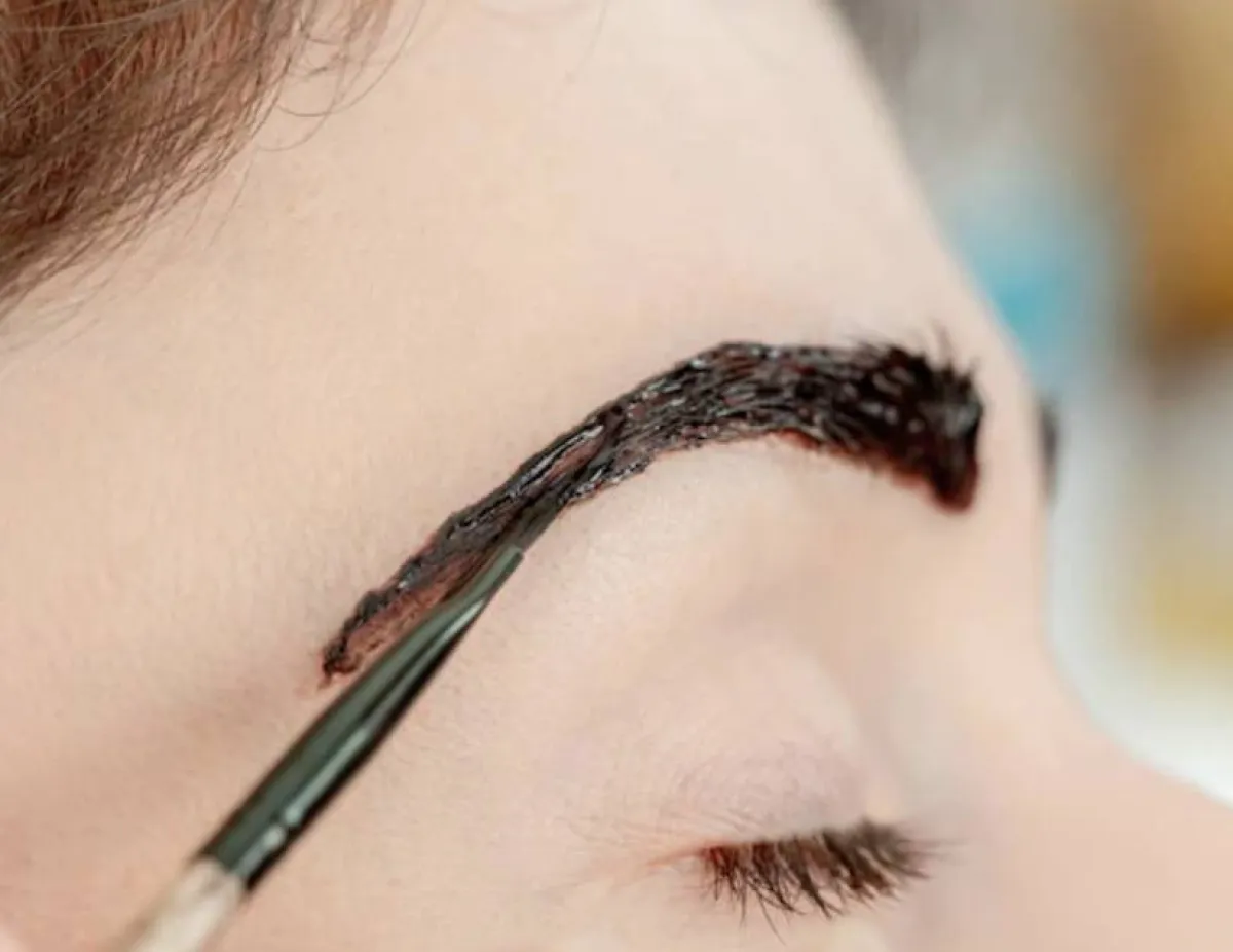 رسم الحواجب