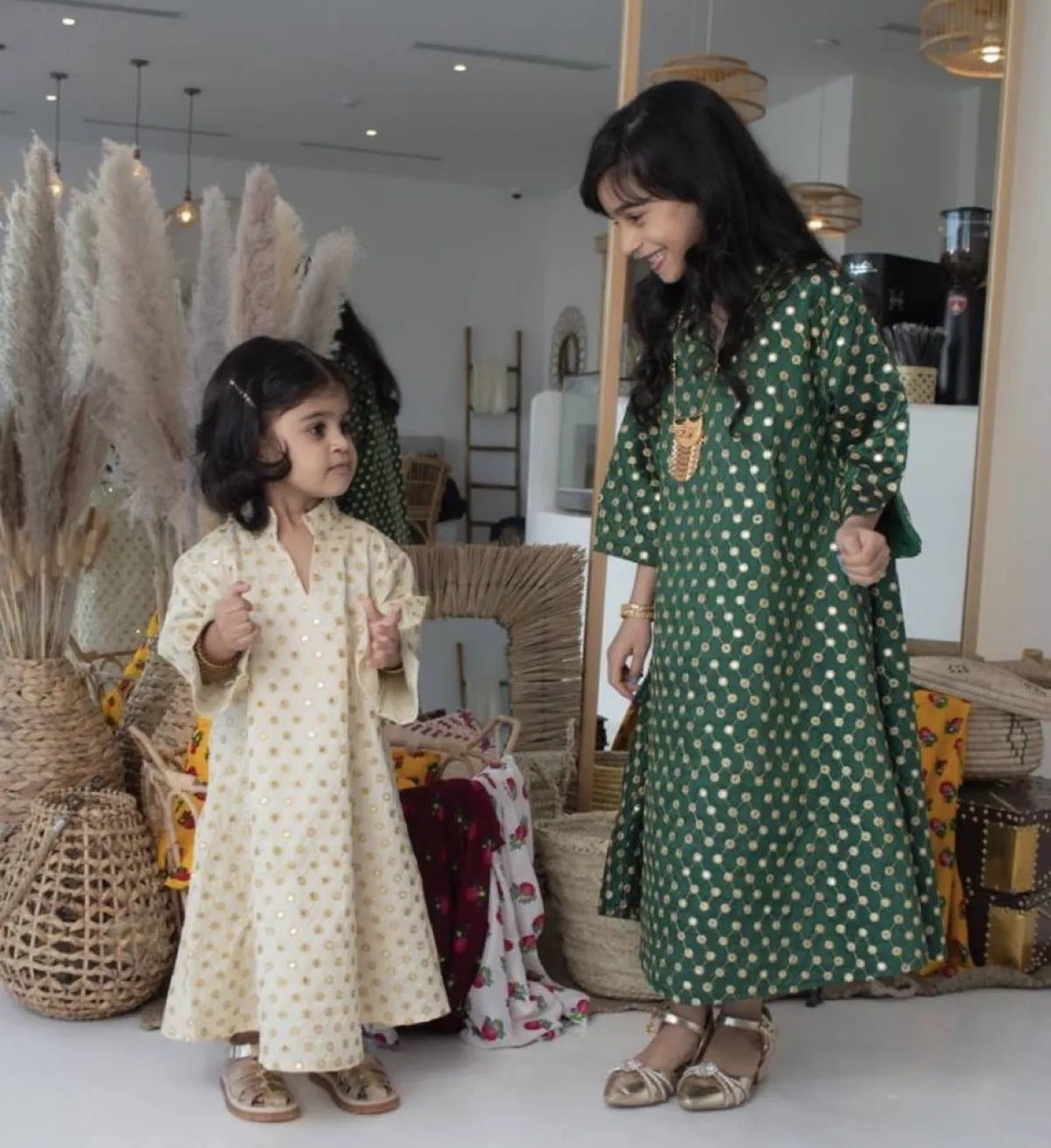 جلابية مطرزة