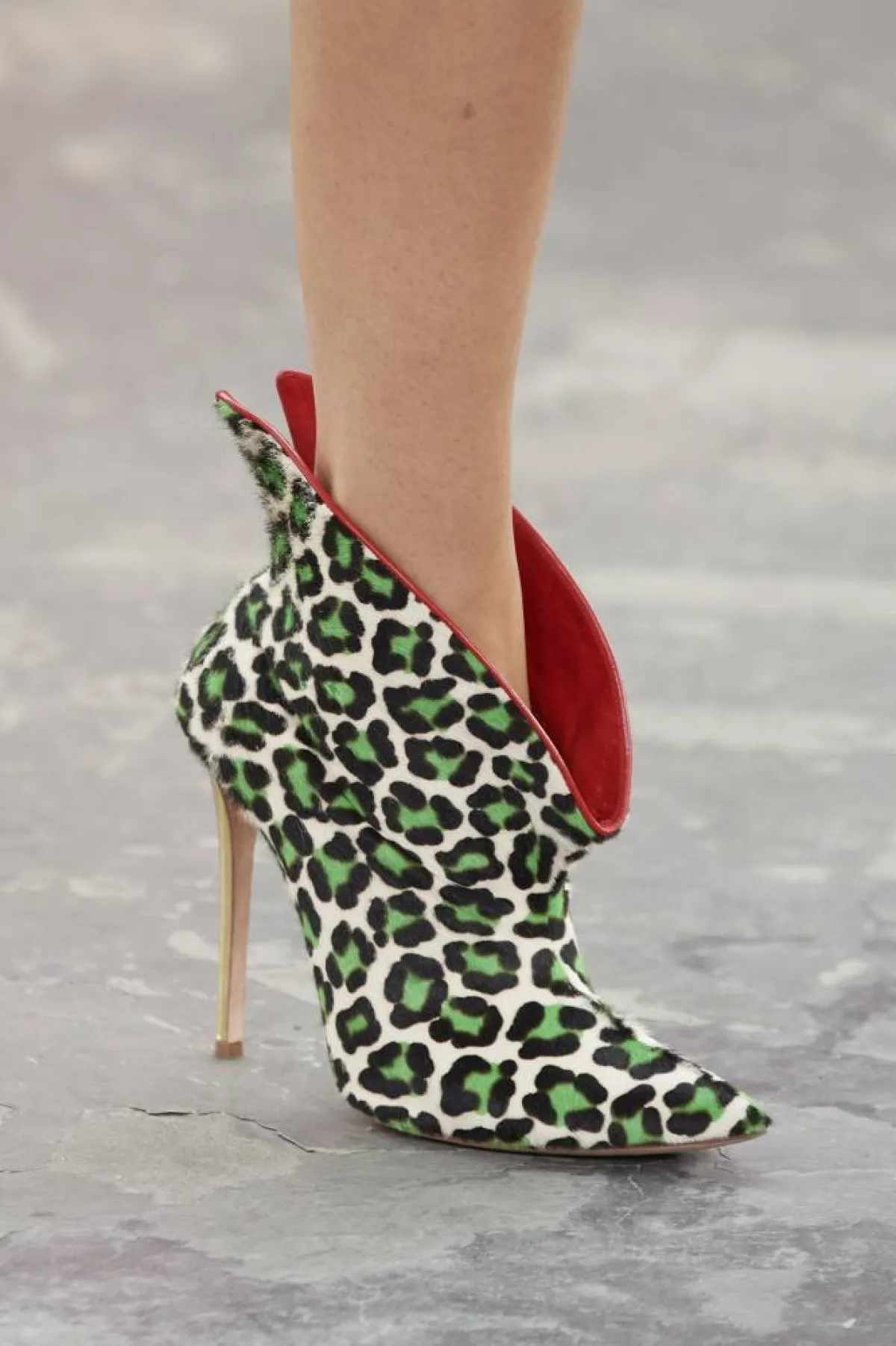 حذاء ملون من Vivienne Westwood