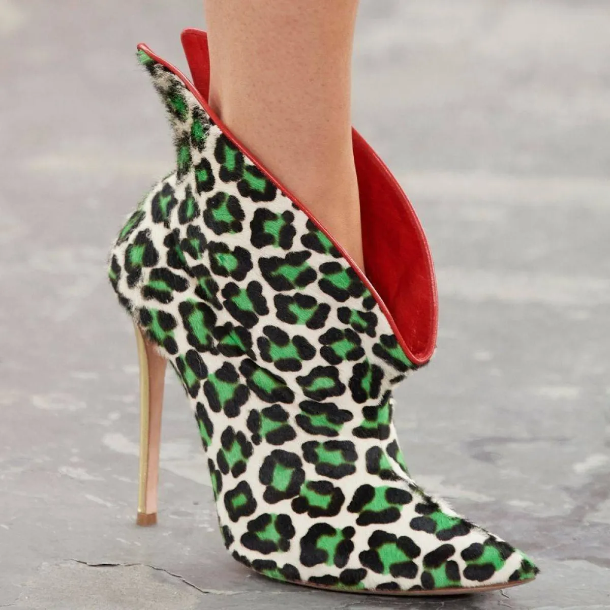 حذاء ملون من Vivienne Westwood 