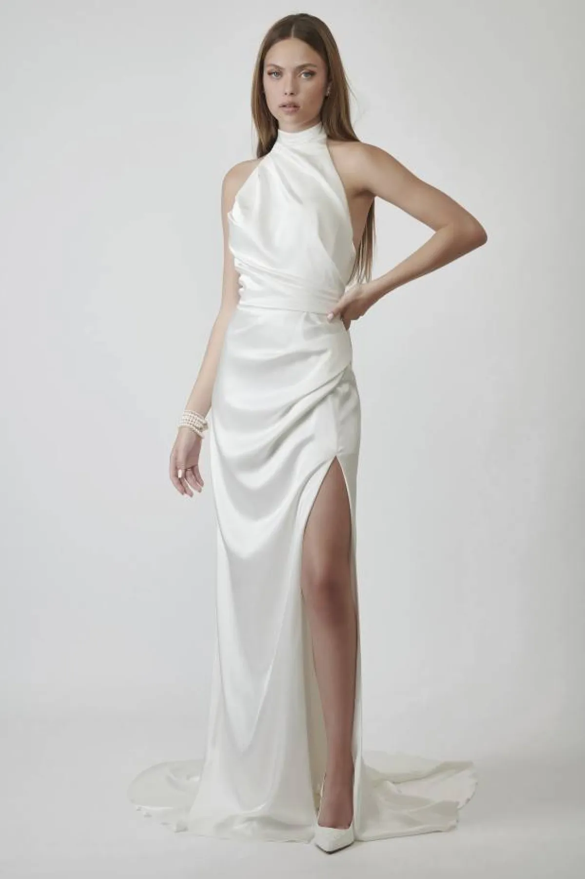 فساتين زفاف ساتان