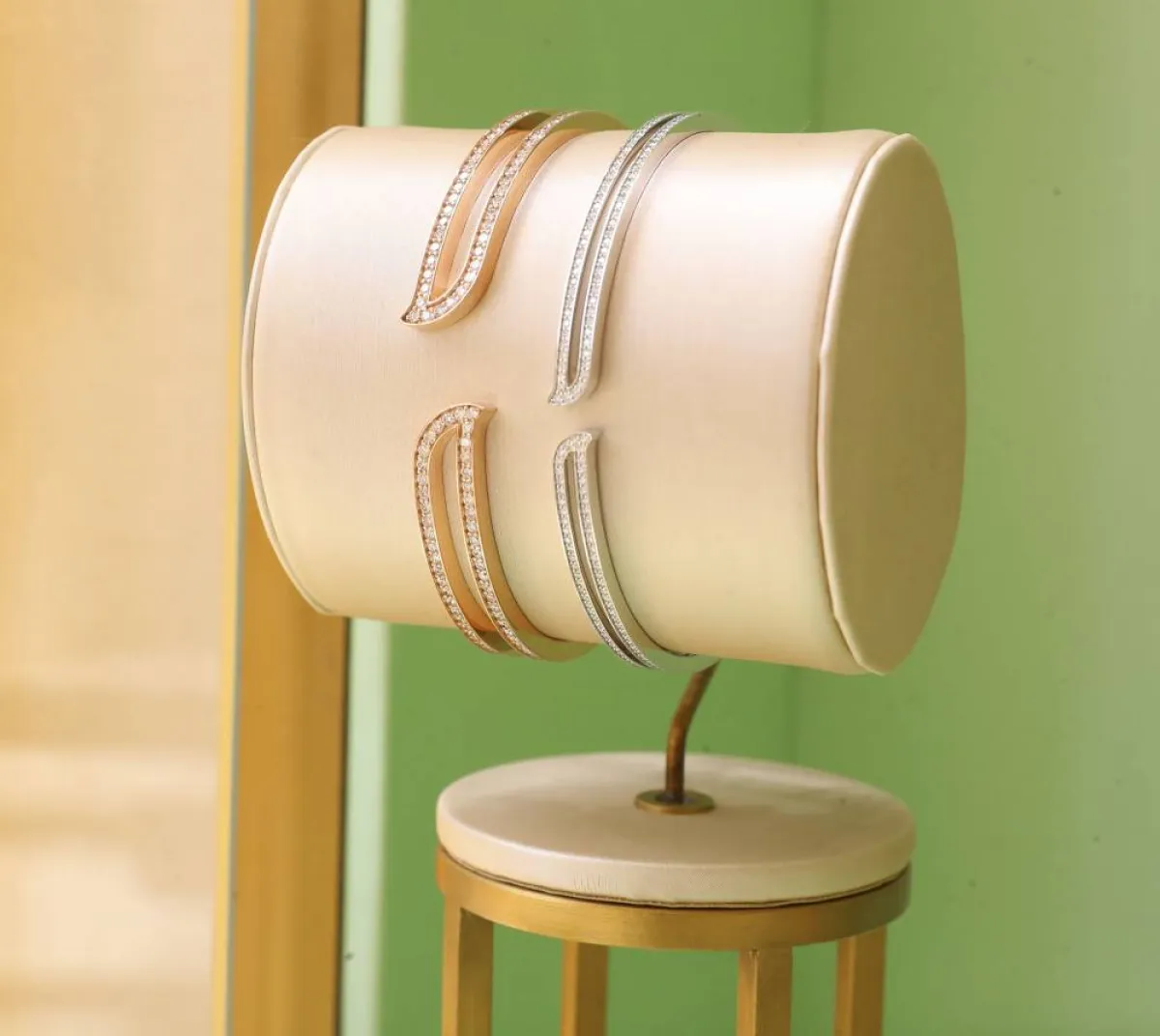 من القطع المتميزة المعروضة في متجر دامس في الرياض