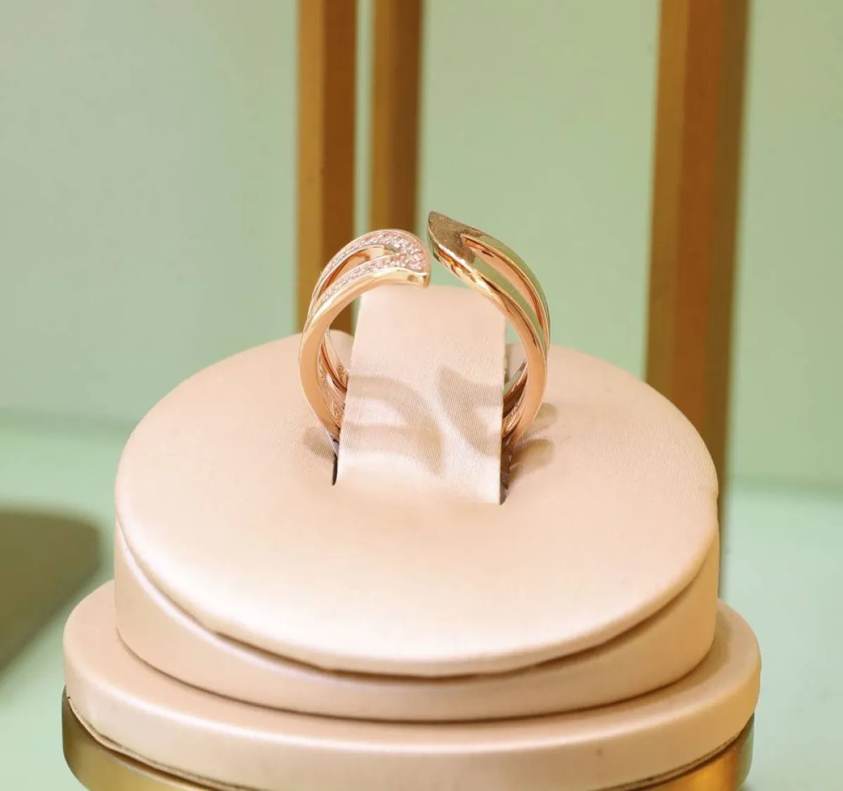 من المجموعات المتميزة المعروضة في متجر داس الجديد في الرياض