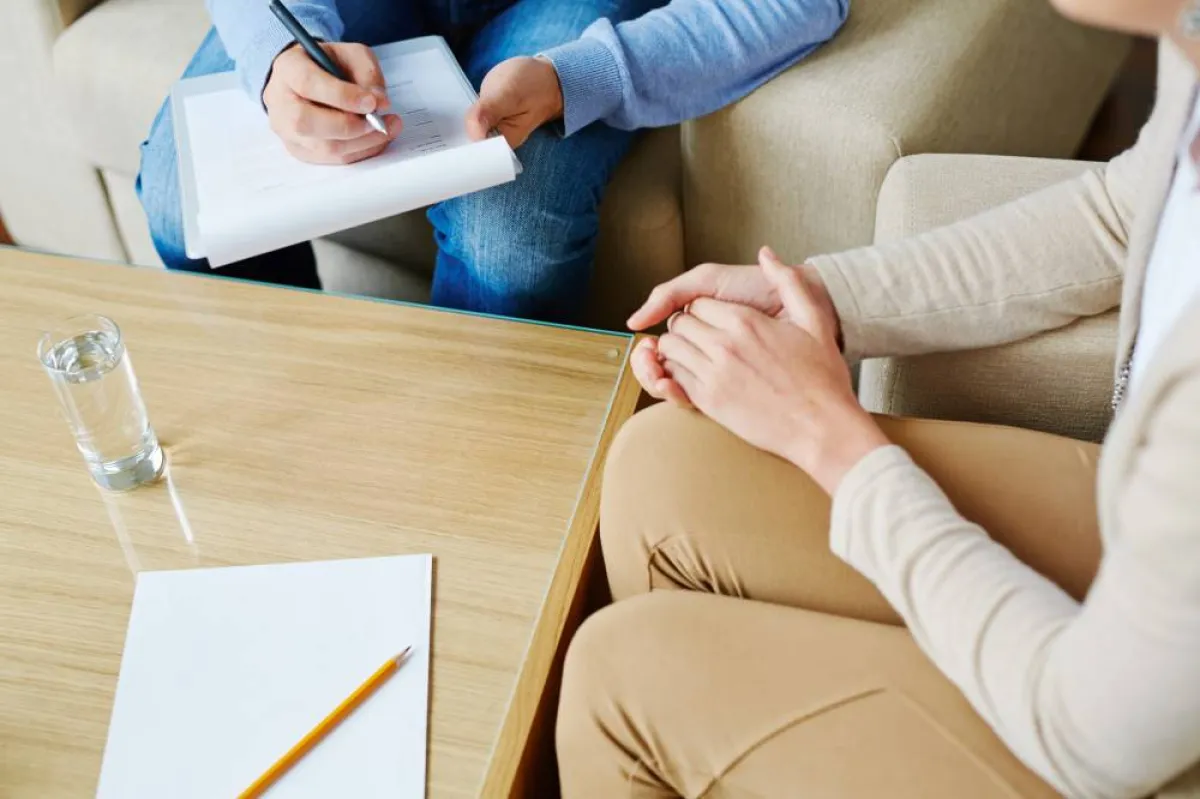 ذا كان الموظّف يُكافح من أجل سداد المدفوعات، فقد يفيد طلب المساعدة من الخبراء