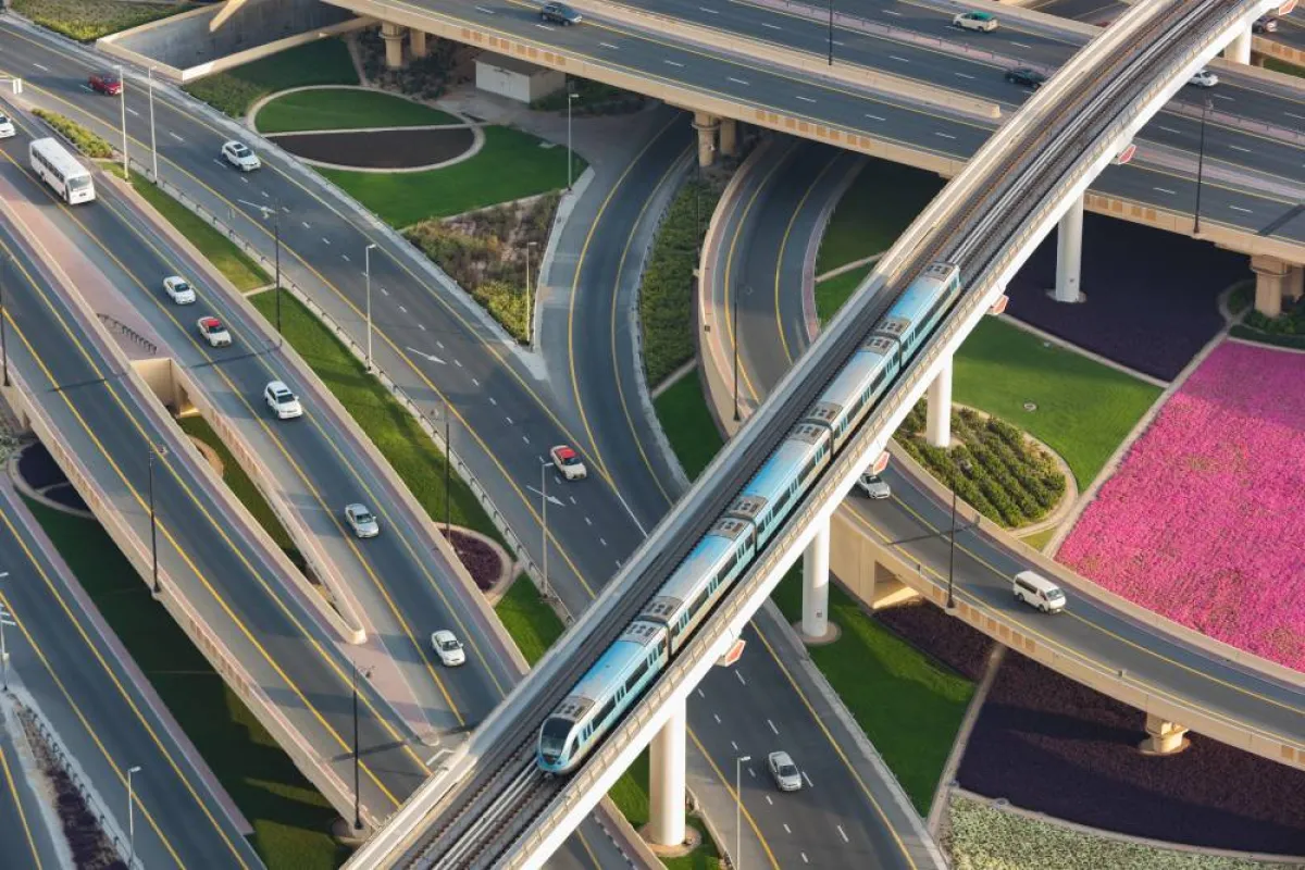 وفرت هيئة الطرق والموصلات بنية تحتية متكاملة . الصورة من "وام"