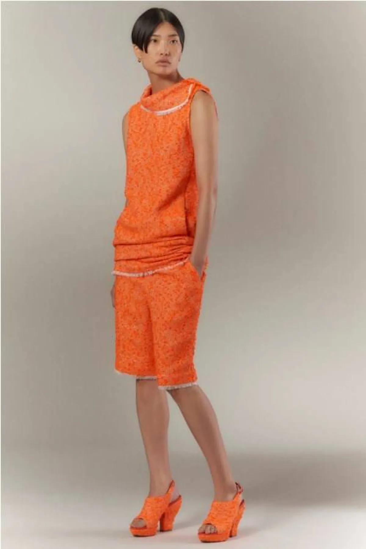 إطلالة باللون البرتقالي من فيليب ليم 3.1   Phillip Lim 3.1