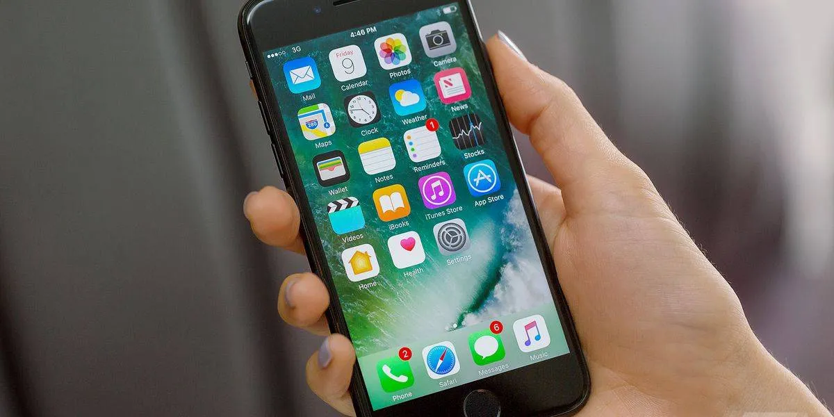 صورة هاتف آيفون حديث