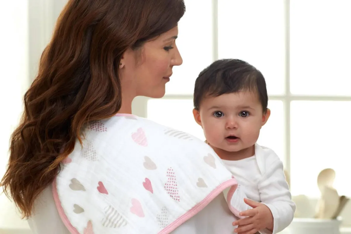 صورة لأم وطفلها