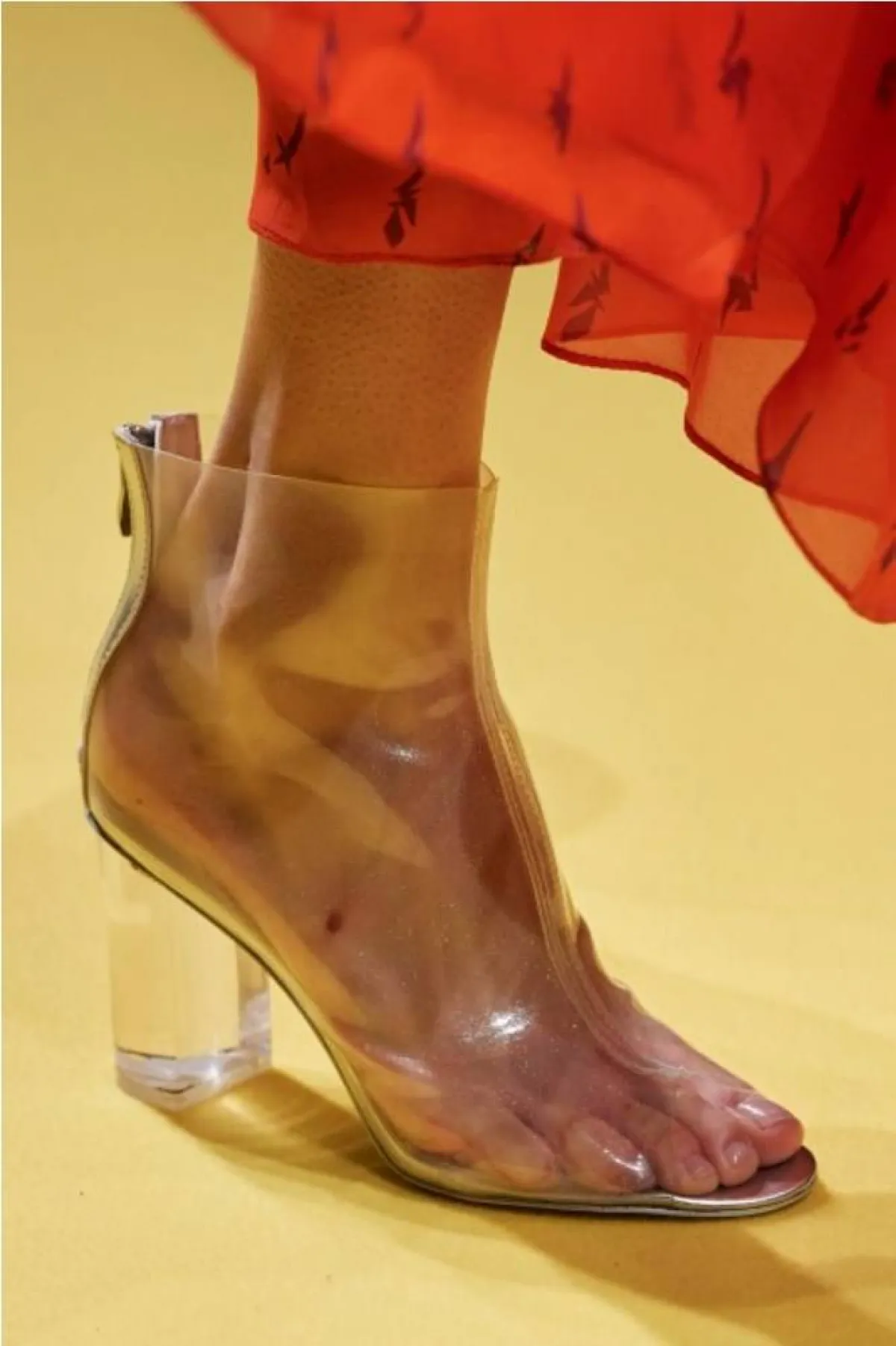 أحذية مريحة تناسب إطلالاتك بالعباية من هوي  Hui