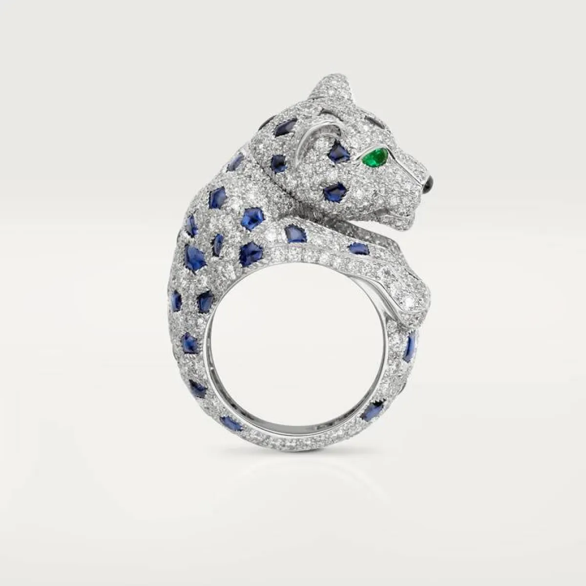 خاتم كبير مرصع بالألماس من كارتييه Cartier