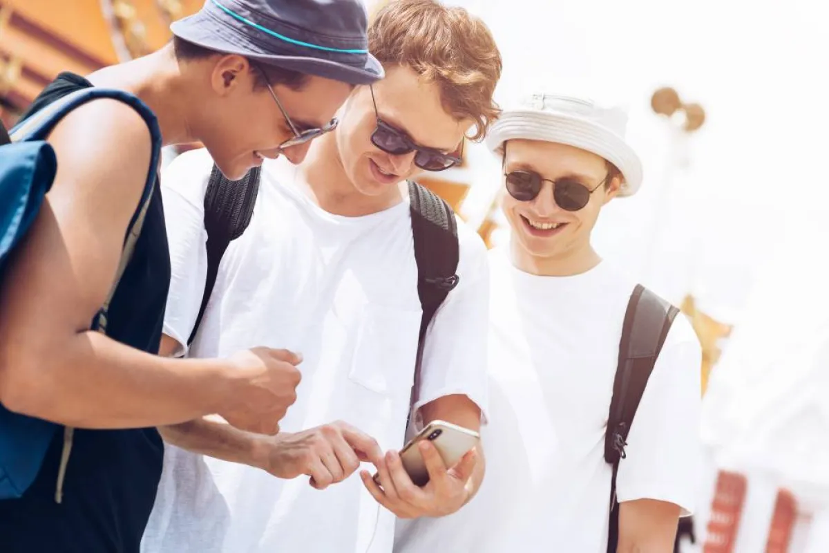 المساحة الشخصية بين الأصدقاء في الرحلة السياحية