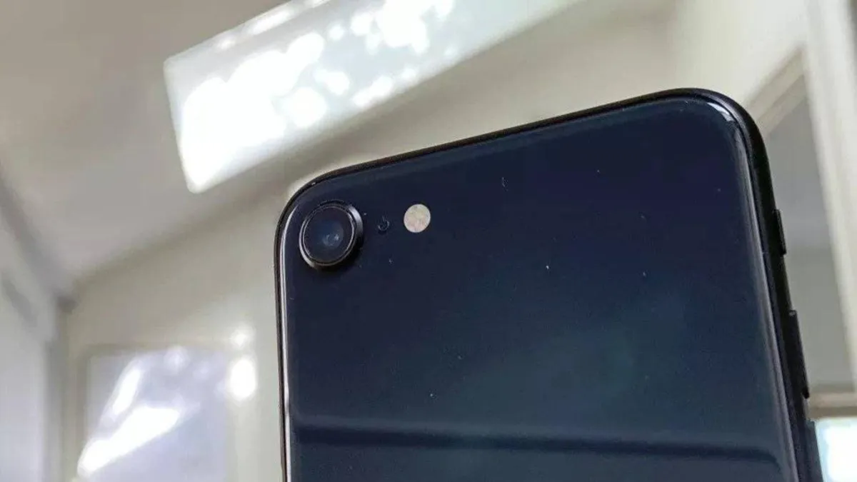 أكتشف الفرق بين هاتفى iPhone SE 2022 وiPhone 7