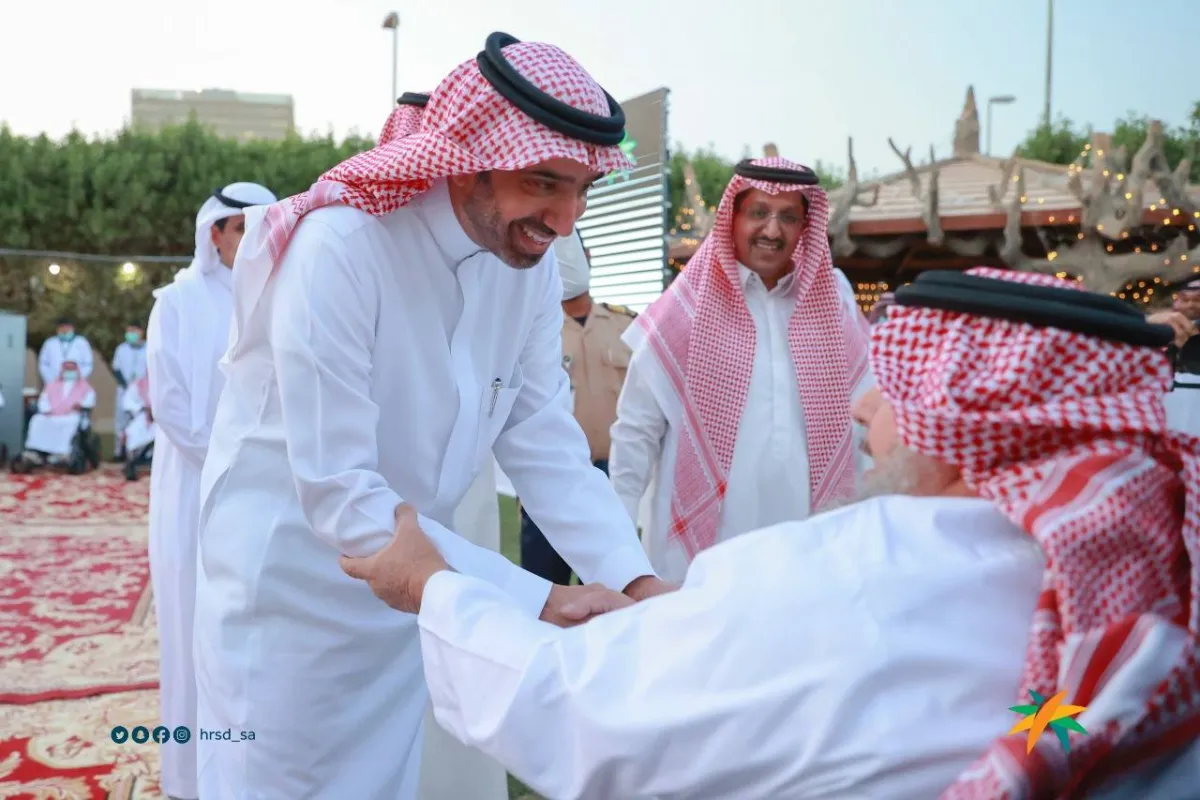 وزارة الموارد البشرية تنظم إفطارا جماعيا لكبار السن- الصورة من موقع الوزارة