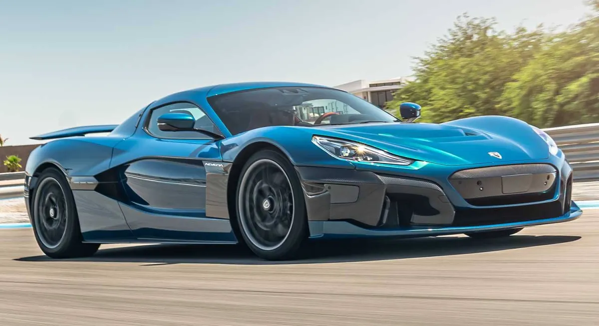 ريماك نيفيرا الخارقة، تفوز بلقب سيارة عام 2022 الكهربائية