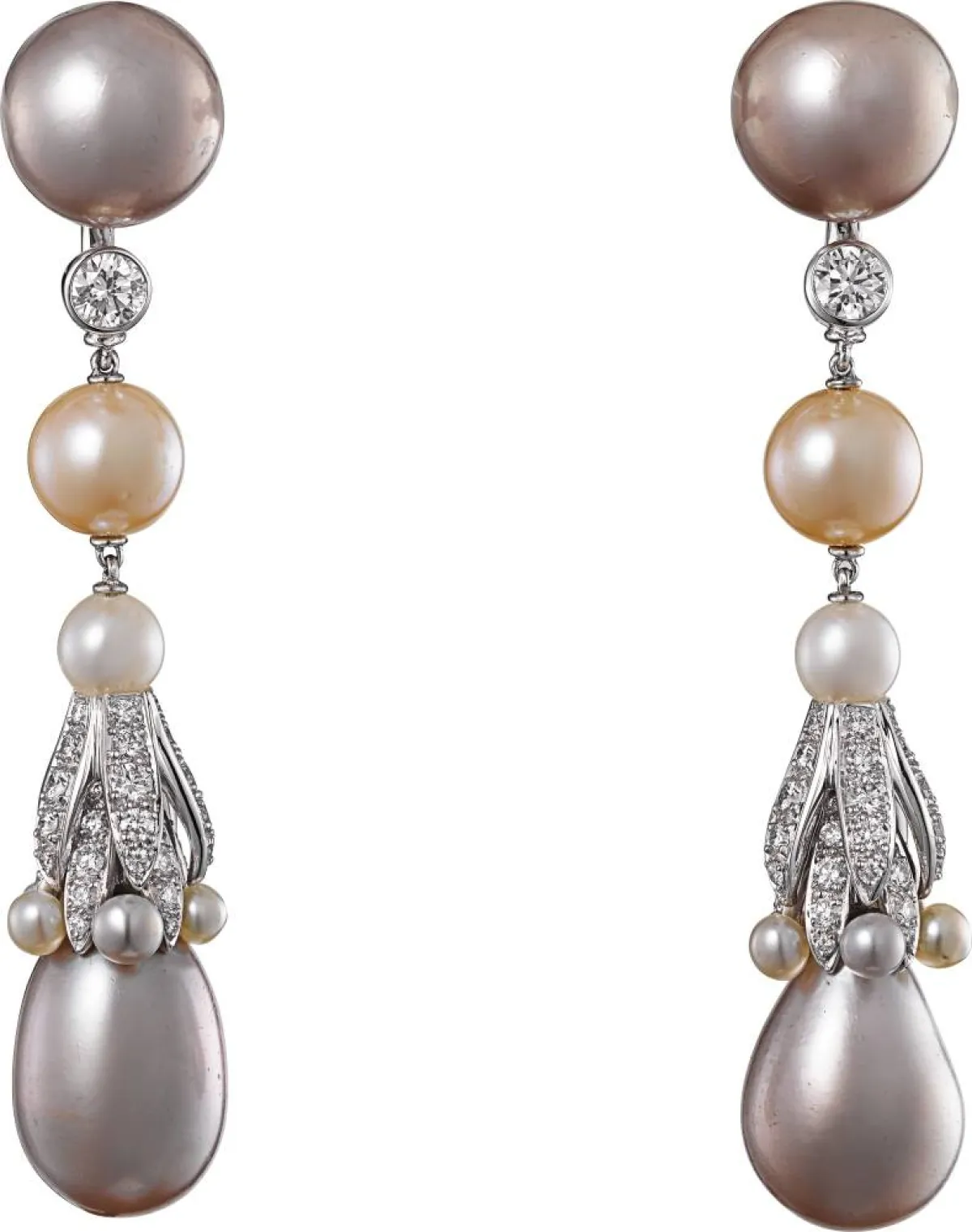 أقراط مرصعة باللؤلؤ الملون من كارتييه Cartier