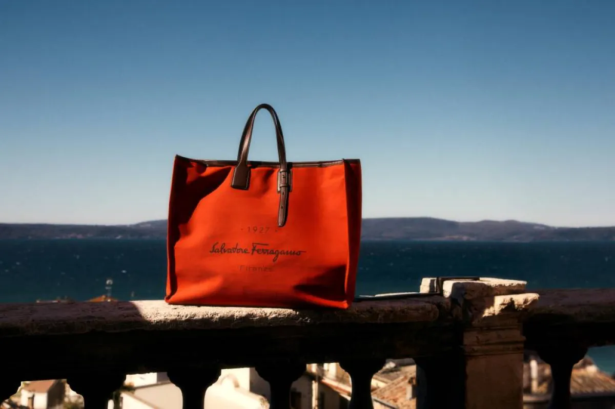 حملة Ferragamo ADV  لربيع-صيف 2022 