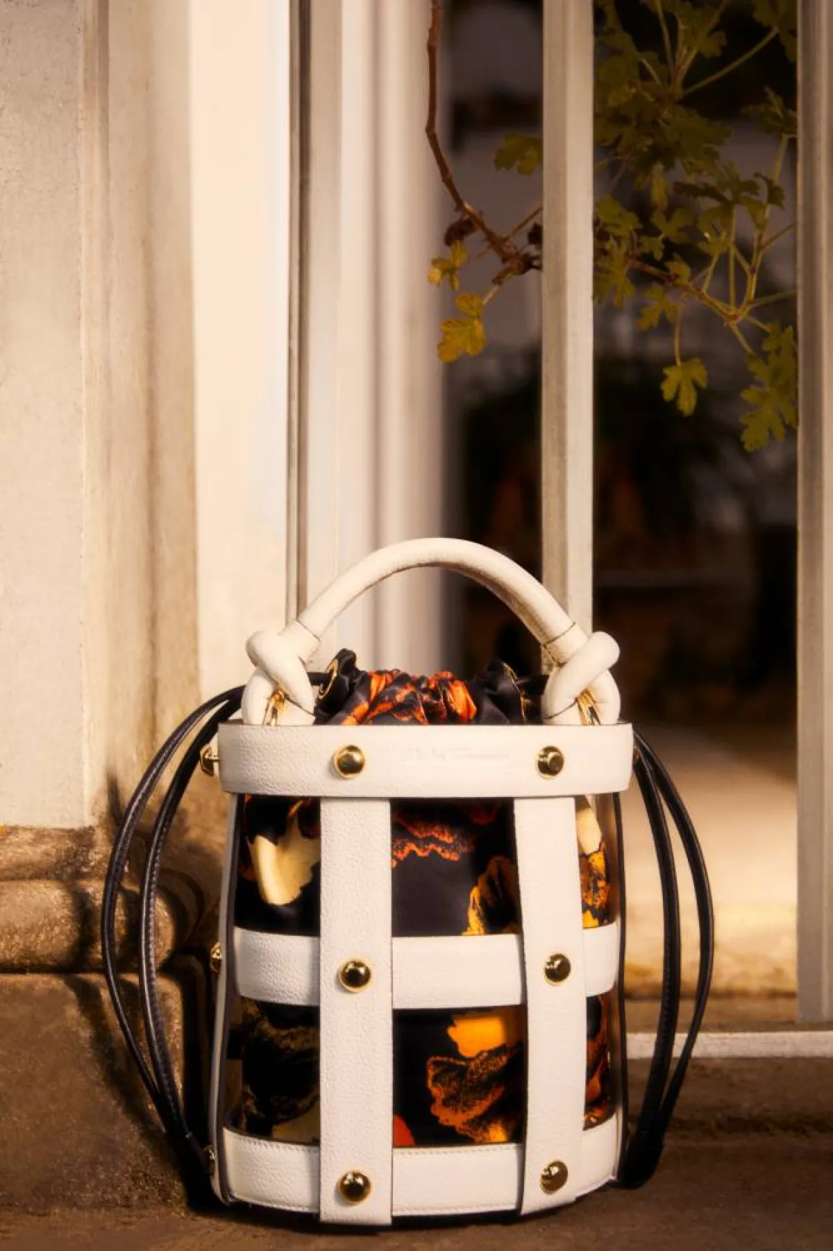 حملة Ferragamo ADV  لربيع-صيف 2022 