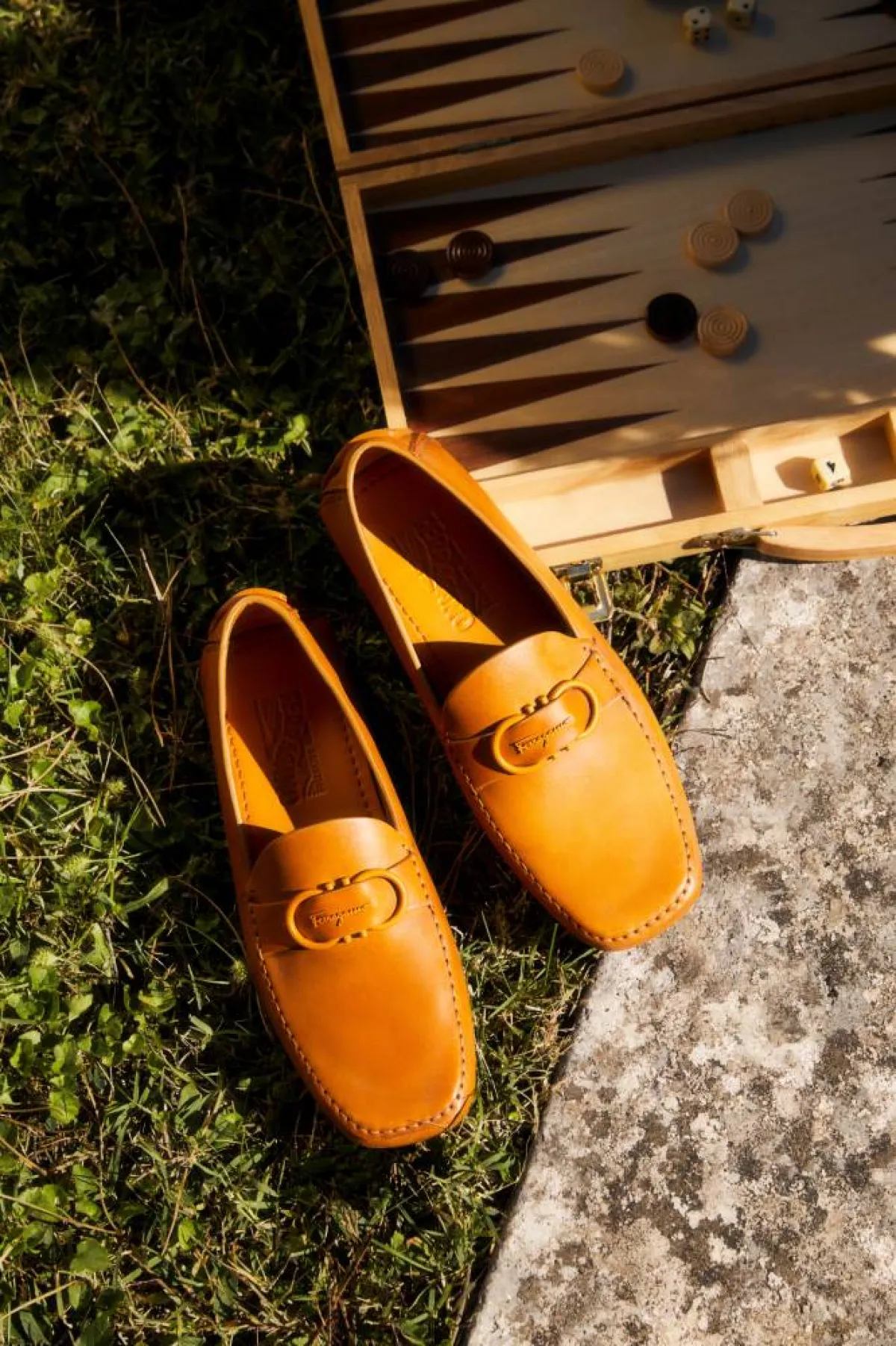 حملة Ferragamo ADV  لربيع-صيف 2022 