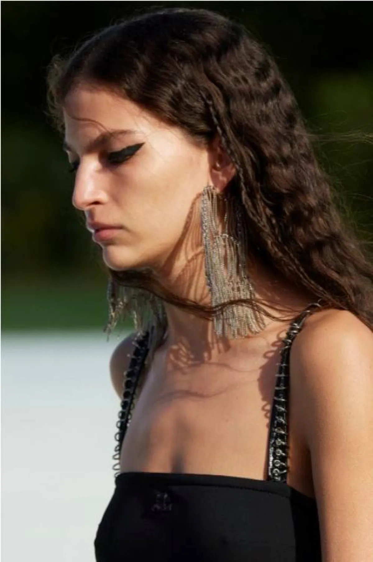 أقراط بسلاسل معدنية من كوريج  Courreges