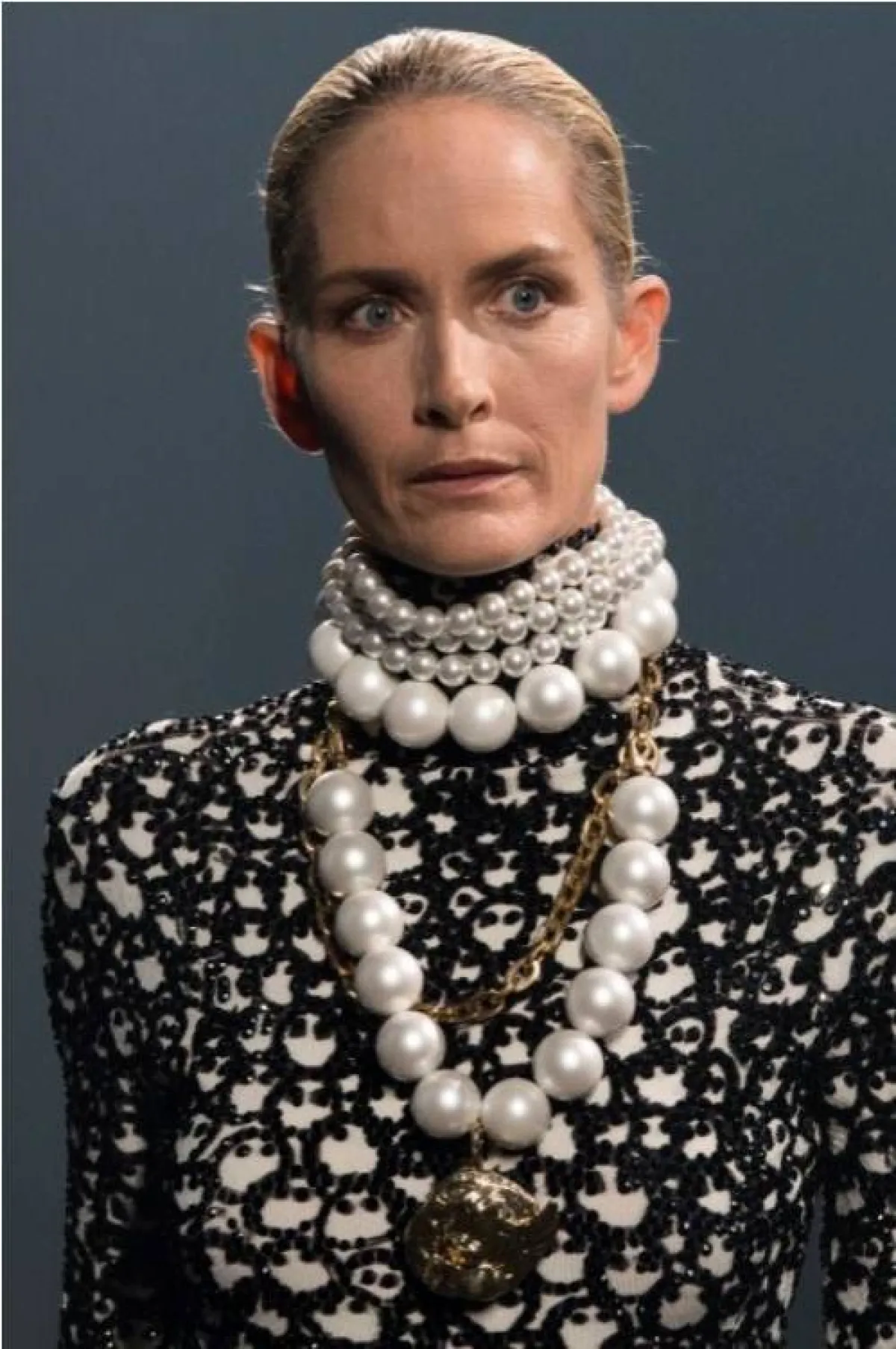 عقد من اللؤلؤ من إي زاد فاكتوري  Az Factory