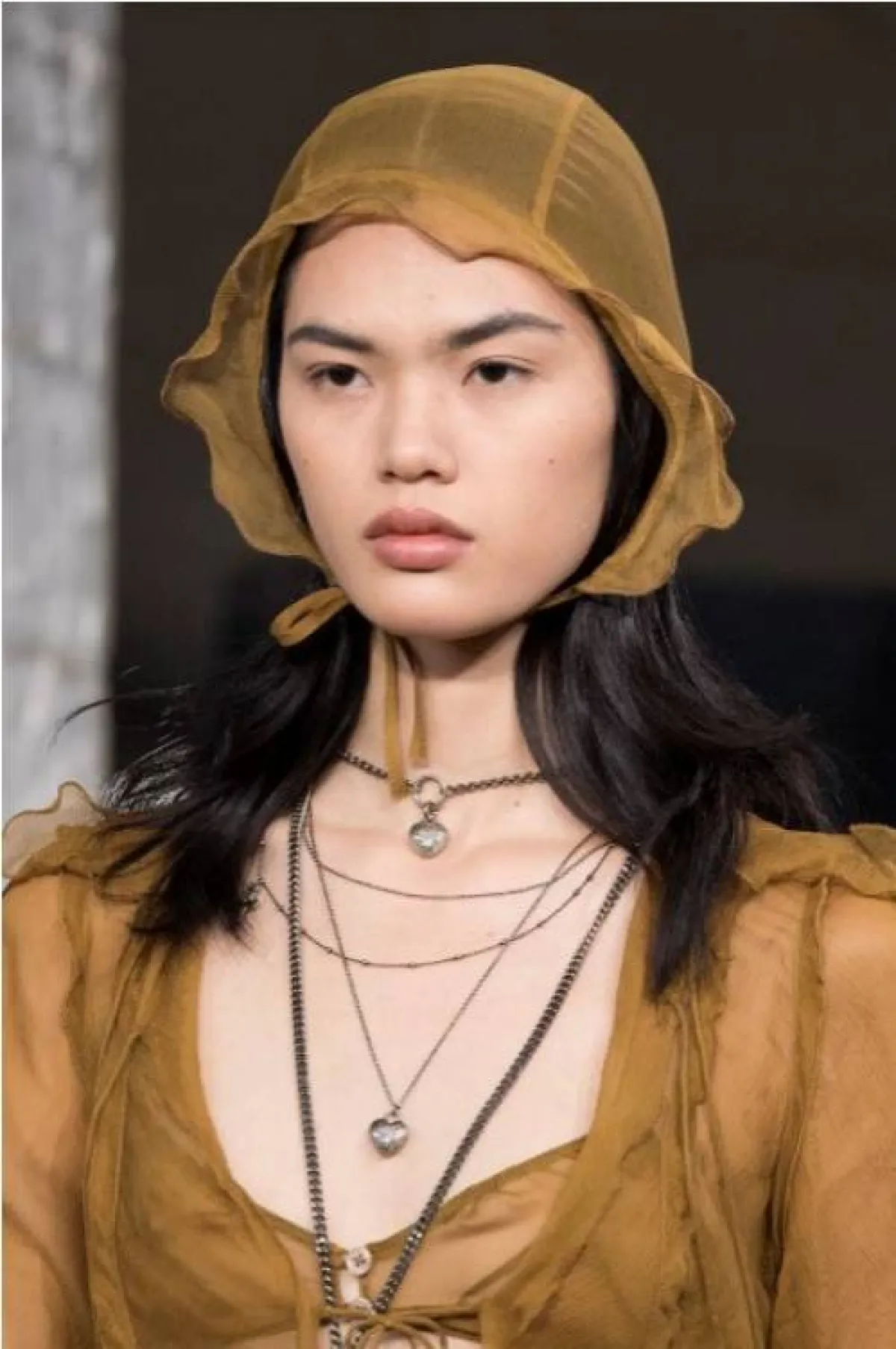 العقود المتعددة من اكني  Acne